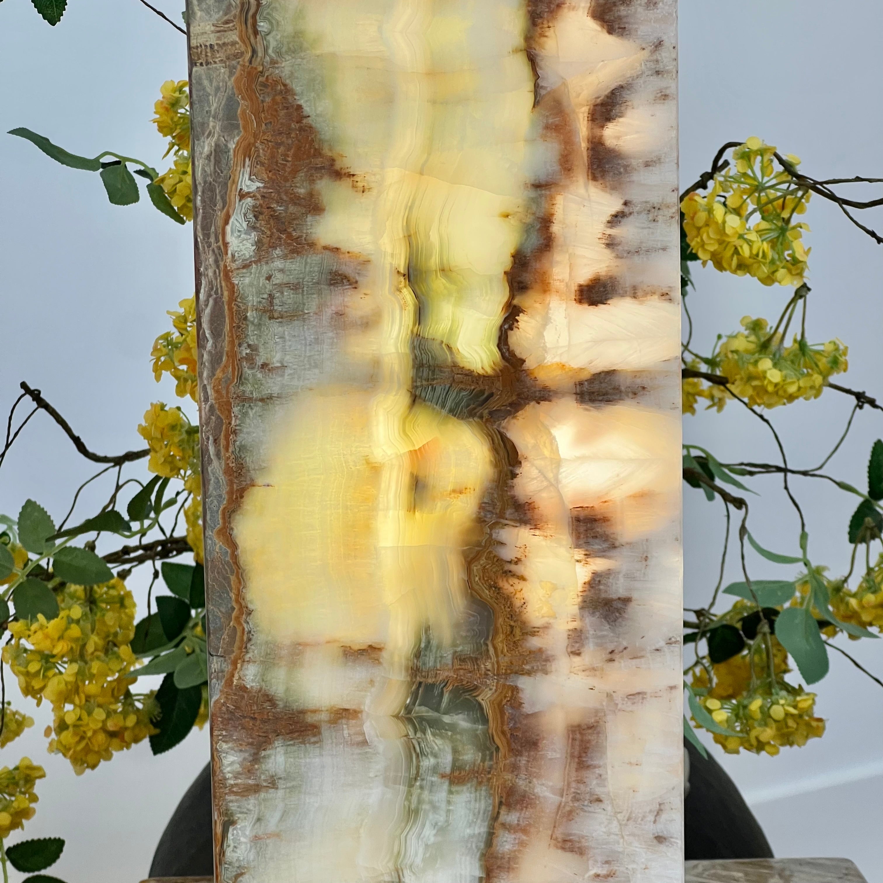 Hand-Carved Onyx Table Lamp – Earthy Elegance with a Natural Glow