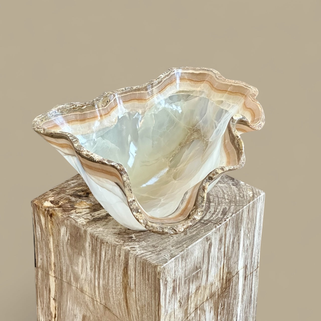 Sculpted White Onyx Bowl with Natural Edge – Hand-Carved Luxury Decor