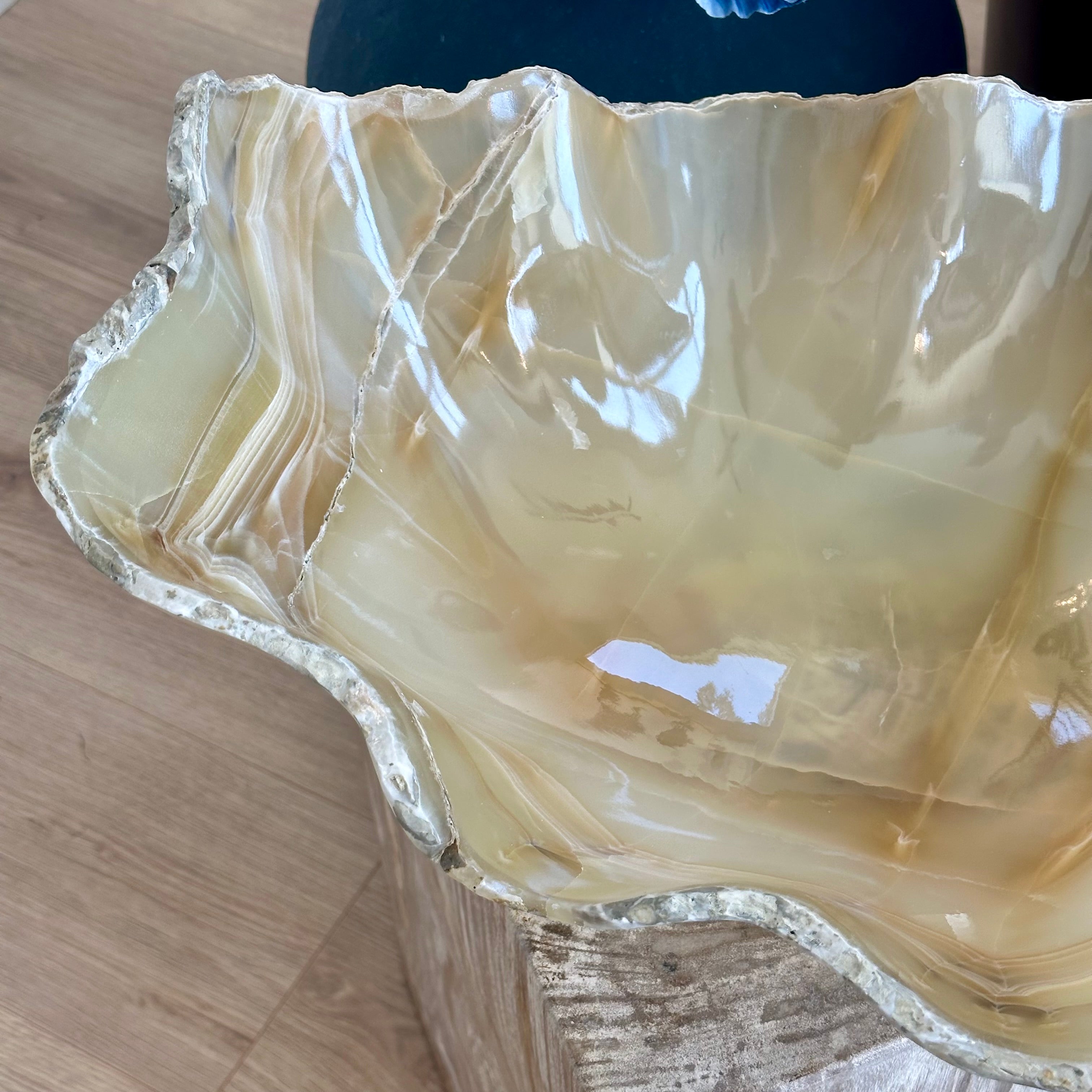 Wavy Edge Honey Onyx Bowl – 17” Hand-Carved Stone Centerpiece