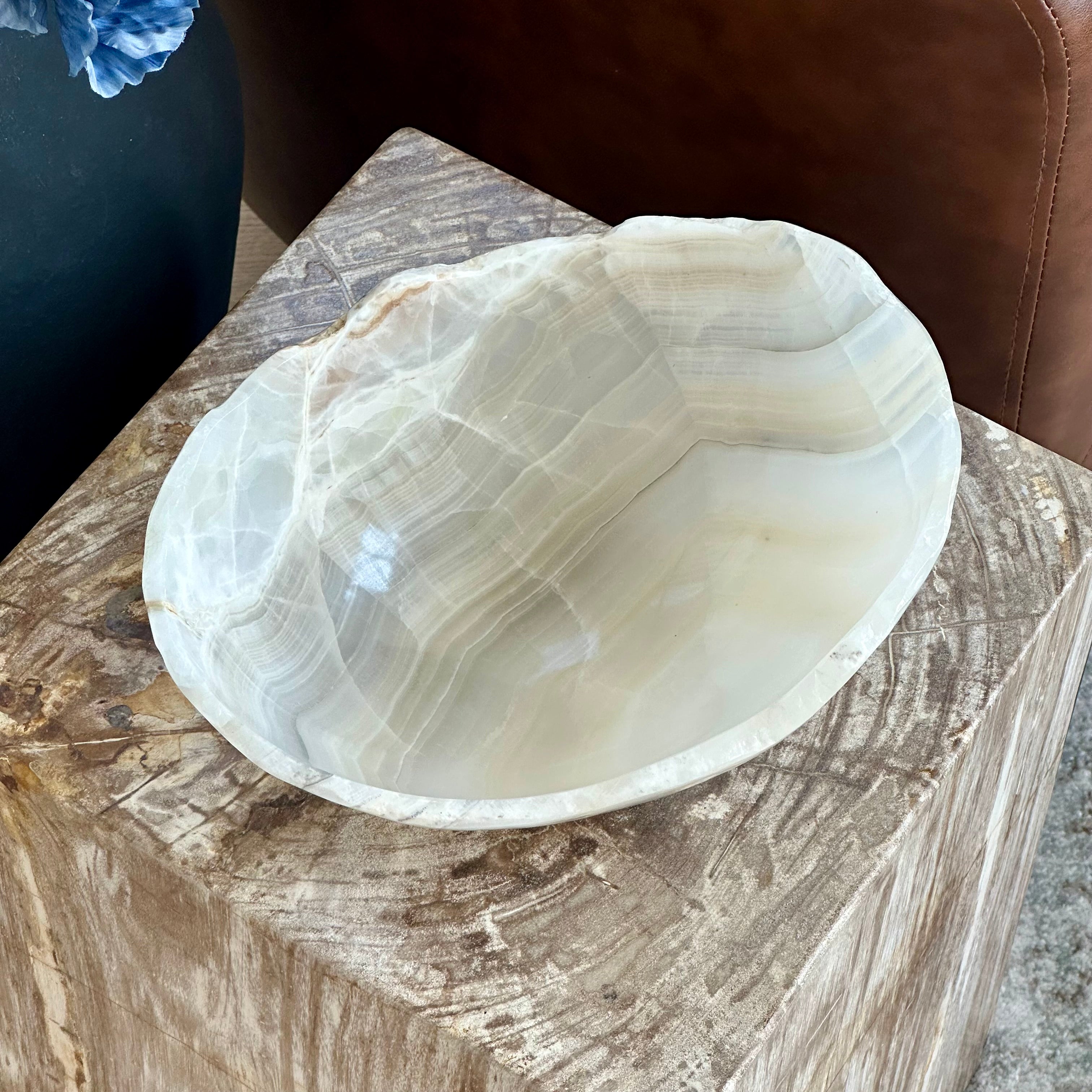 White & Beige Onyx Bowl – Hand-Carved Natural Stone Elegance