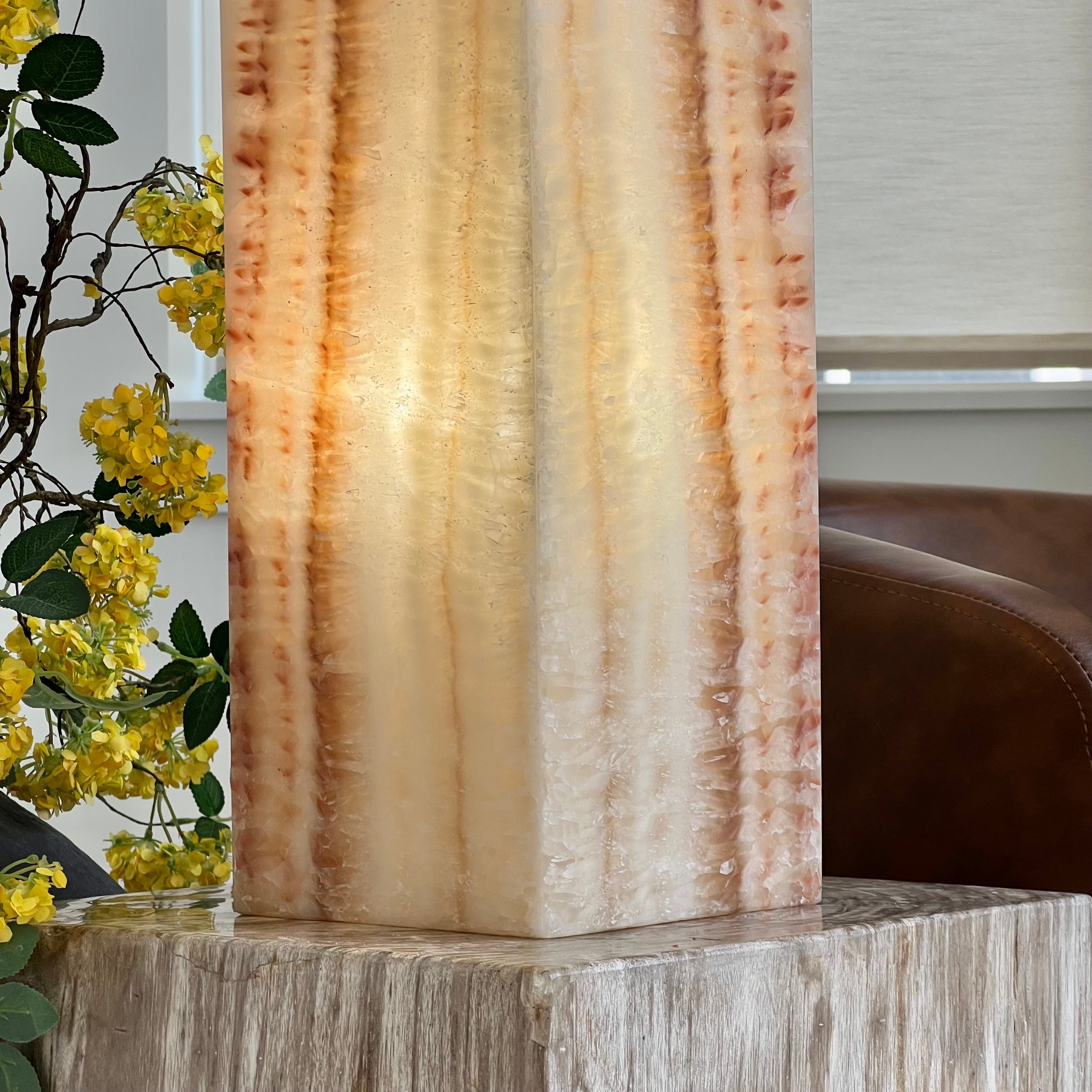 Handcrafted Onyx Tower Lamp (Amber Cream)
