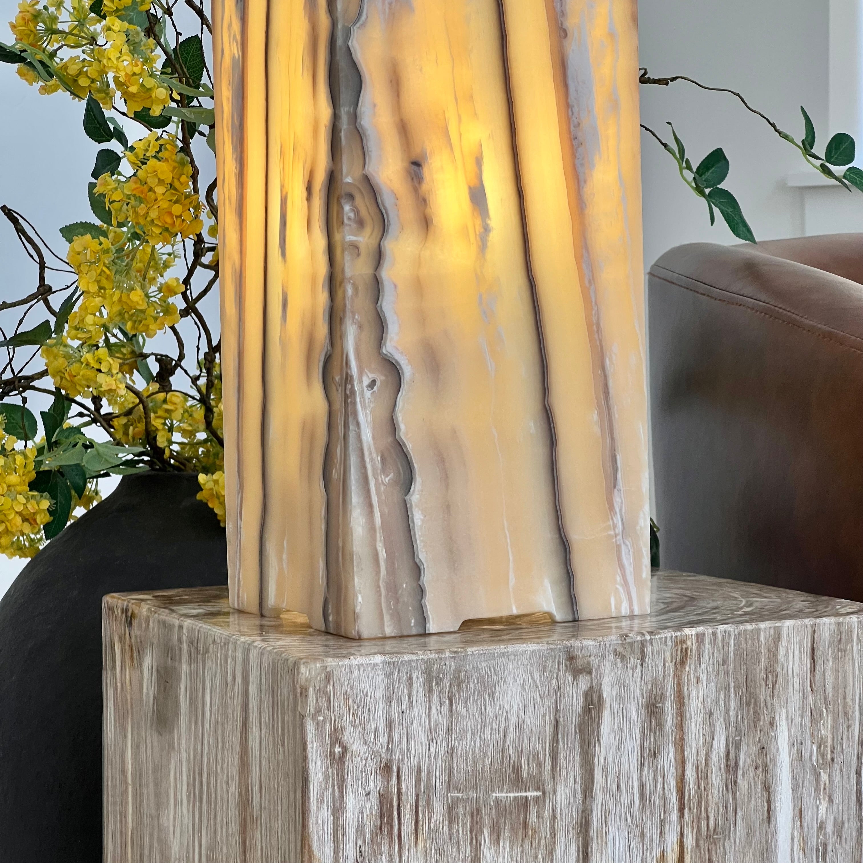 Hand-Carved Onyx Table Lamp – Natural Glow for Elegant Interiors