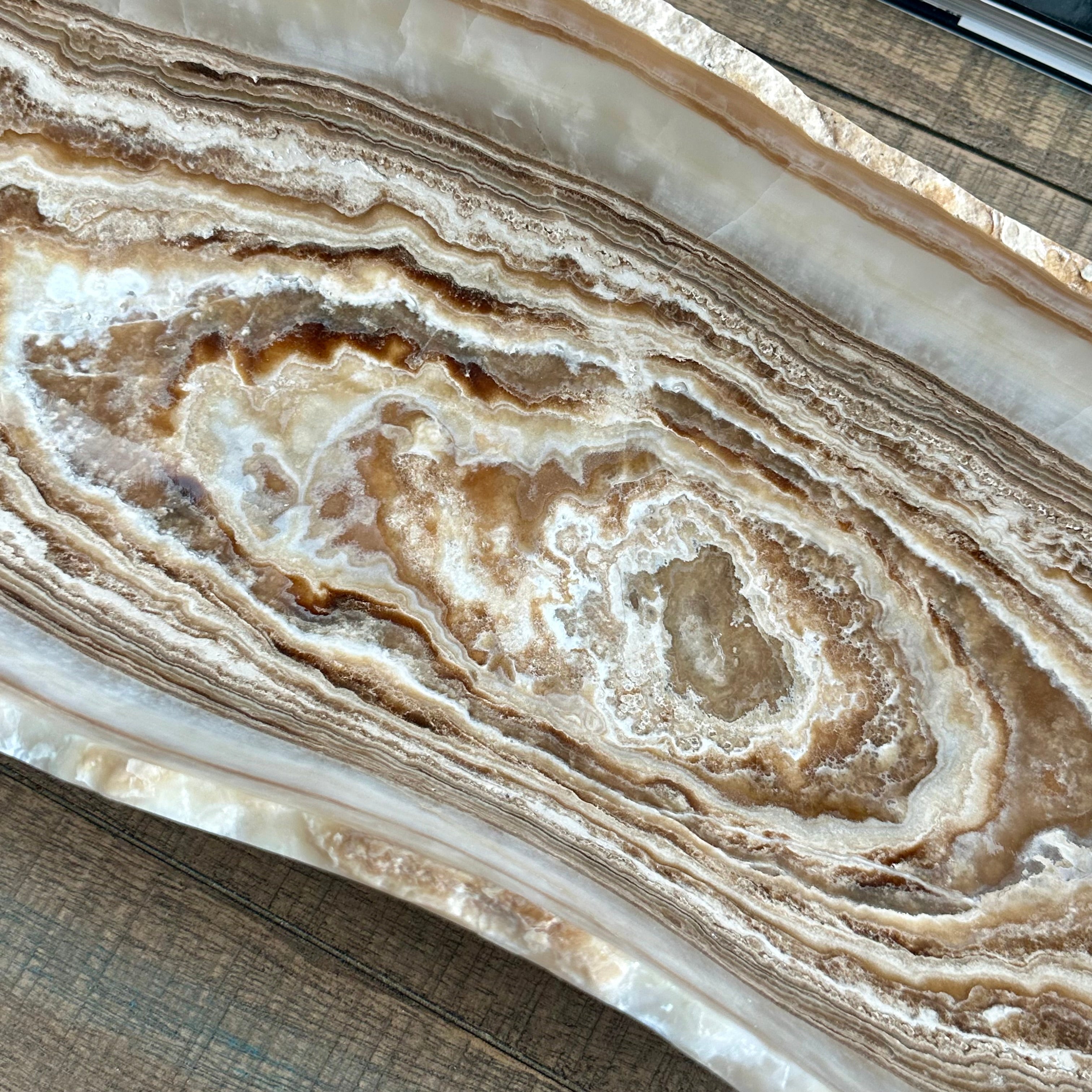 Beige Layered Onyx Canoe