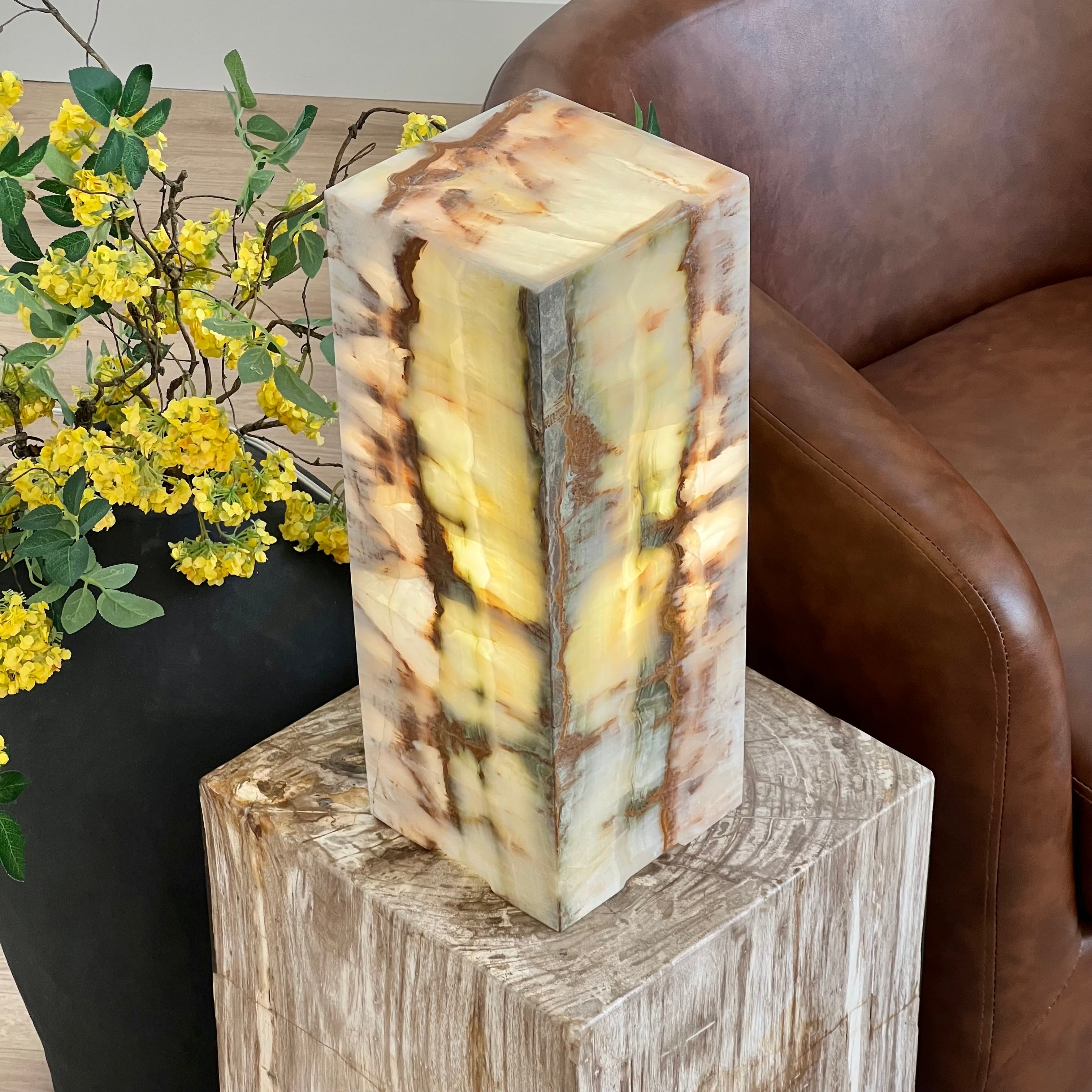 Hand-Carved Onyx Table Lamp – Earthy Elegance with a Natural Glow