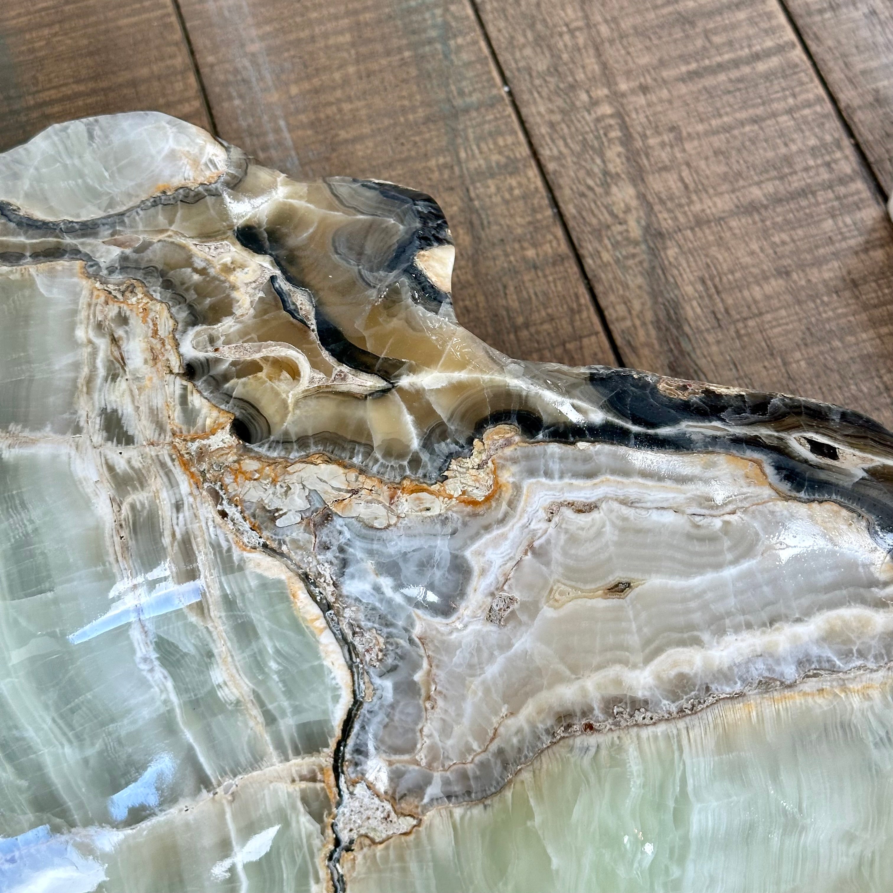Rare Green Nacar Onyx Bowl – Hand-Carved Luxury Statement Piece