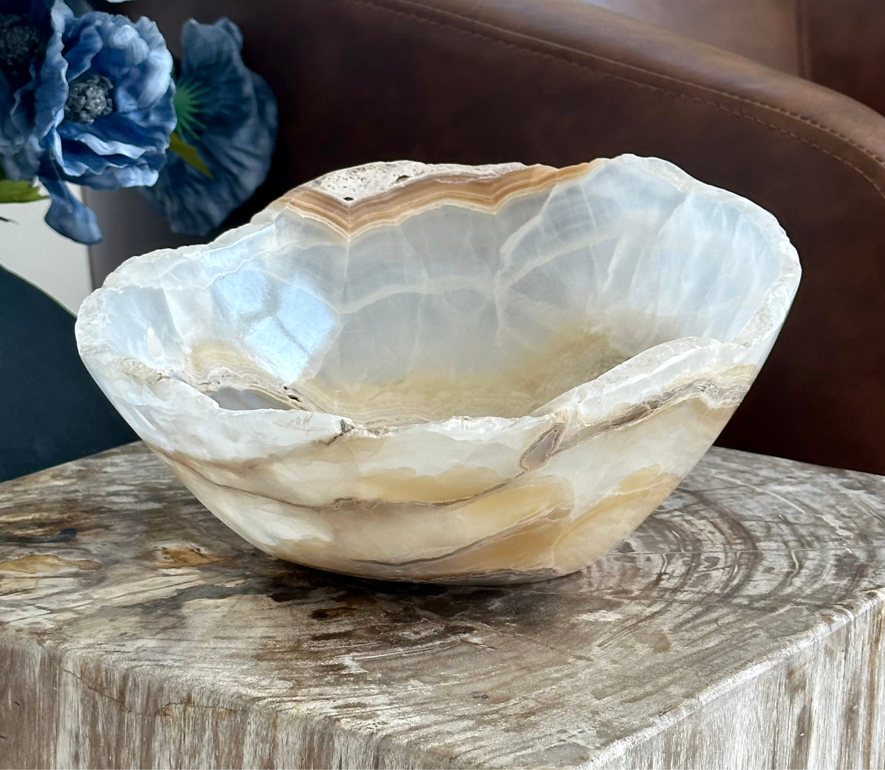 Beige & White Onyx Bowl – Hand-Carved Natural Stone Elegance