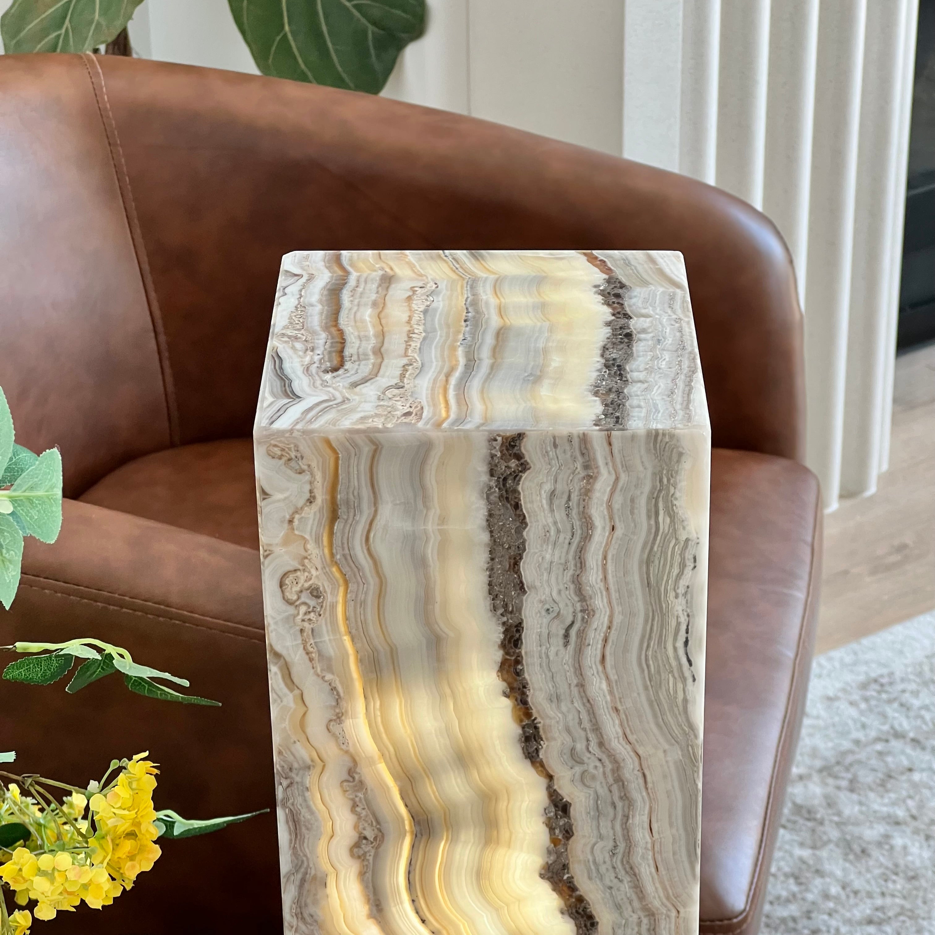 Cream & Grey Earth-Toned Onyx Table Lamp – Natural Stone Elegance