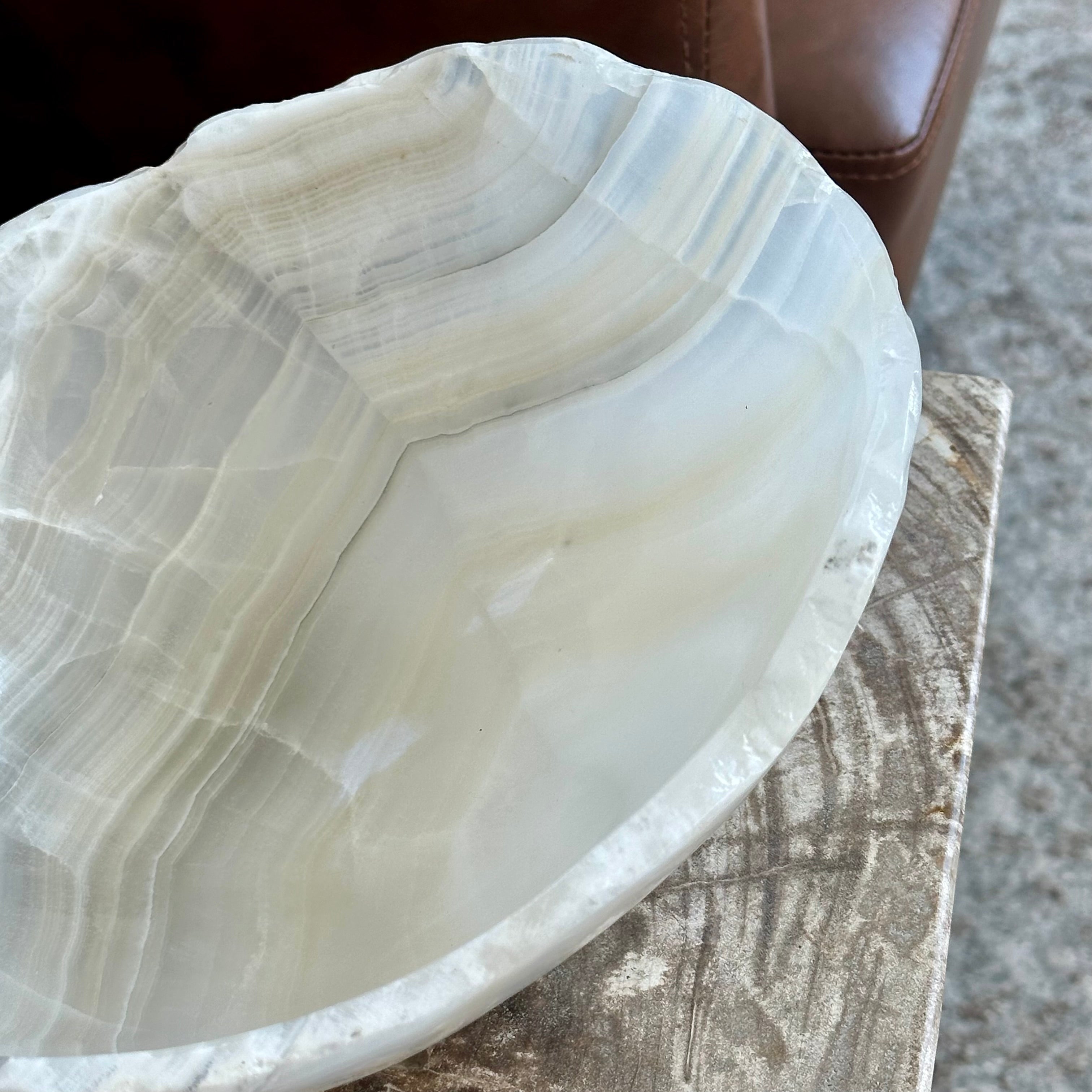White & Beige Onyx Bowl – Hand-Carved Natural Stone Elegance