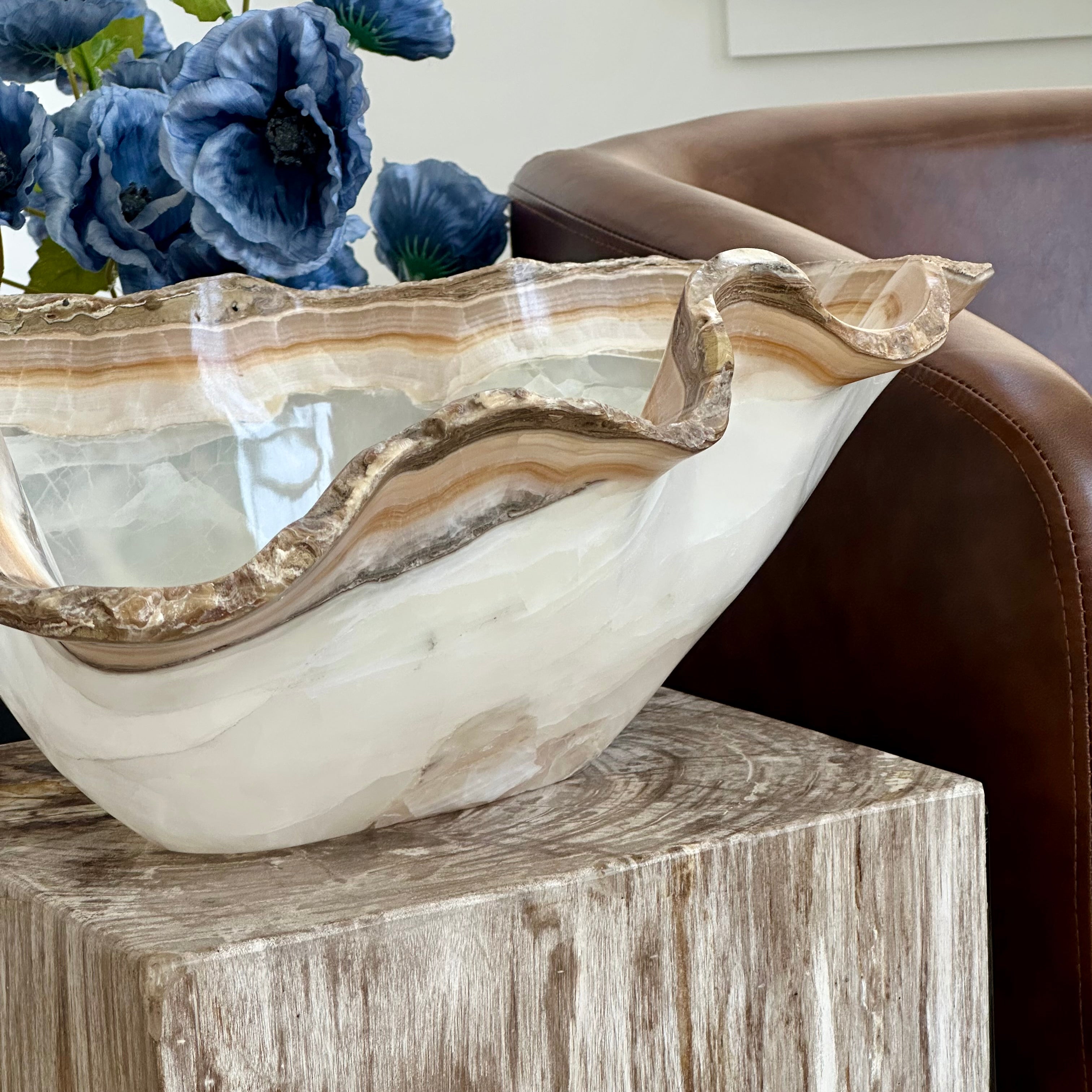 Sculpted White Onyx Bowl with Natural Edge – Hand-Carved Luxury Decor