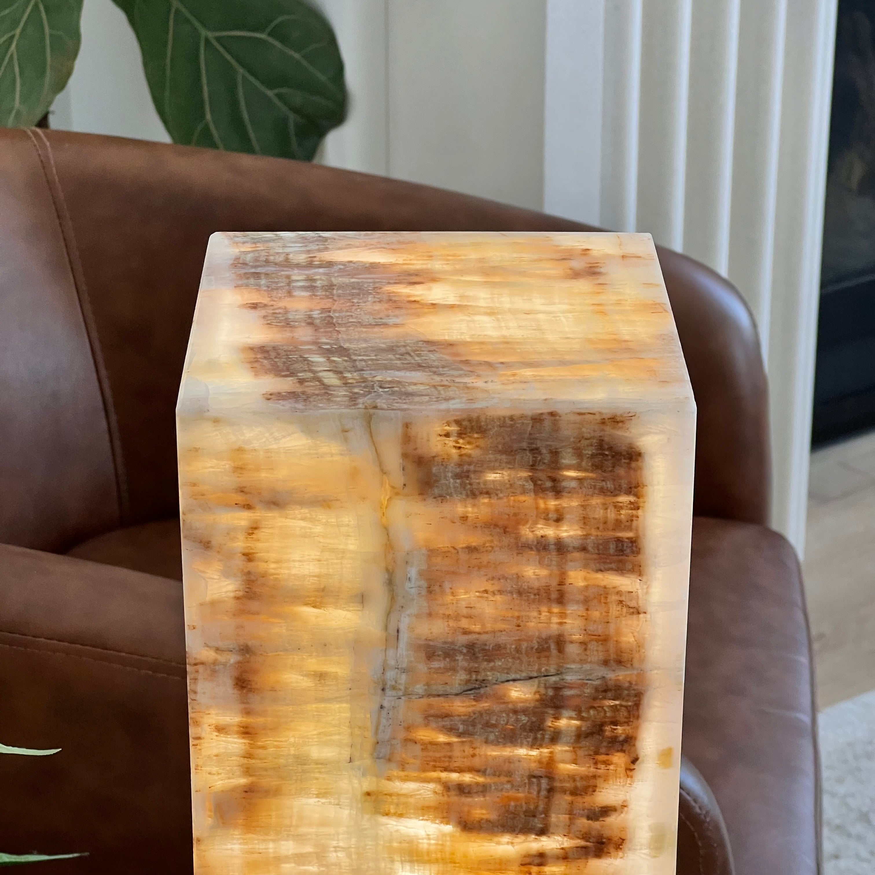 Hand-Carved Onyx Table Lamp – Warm Amber Glow with Natural Texture