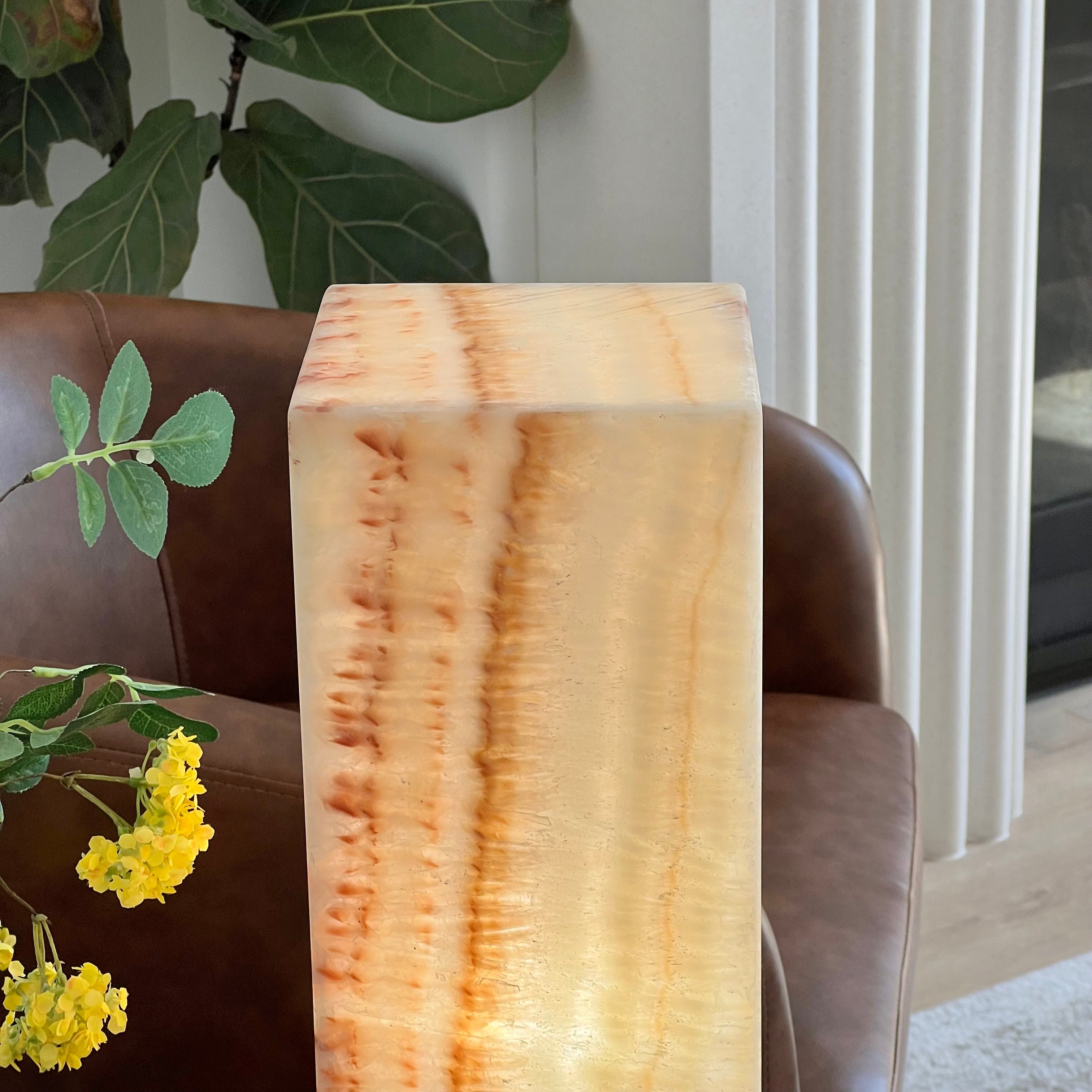 Handcrafted Onyx Tower Lamp (Amber Cream)
