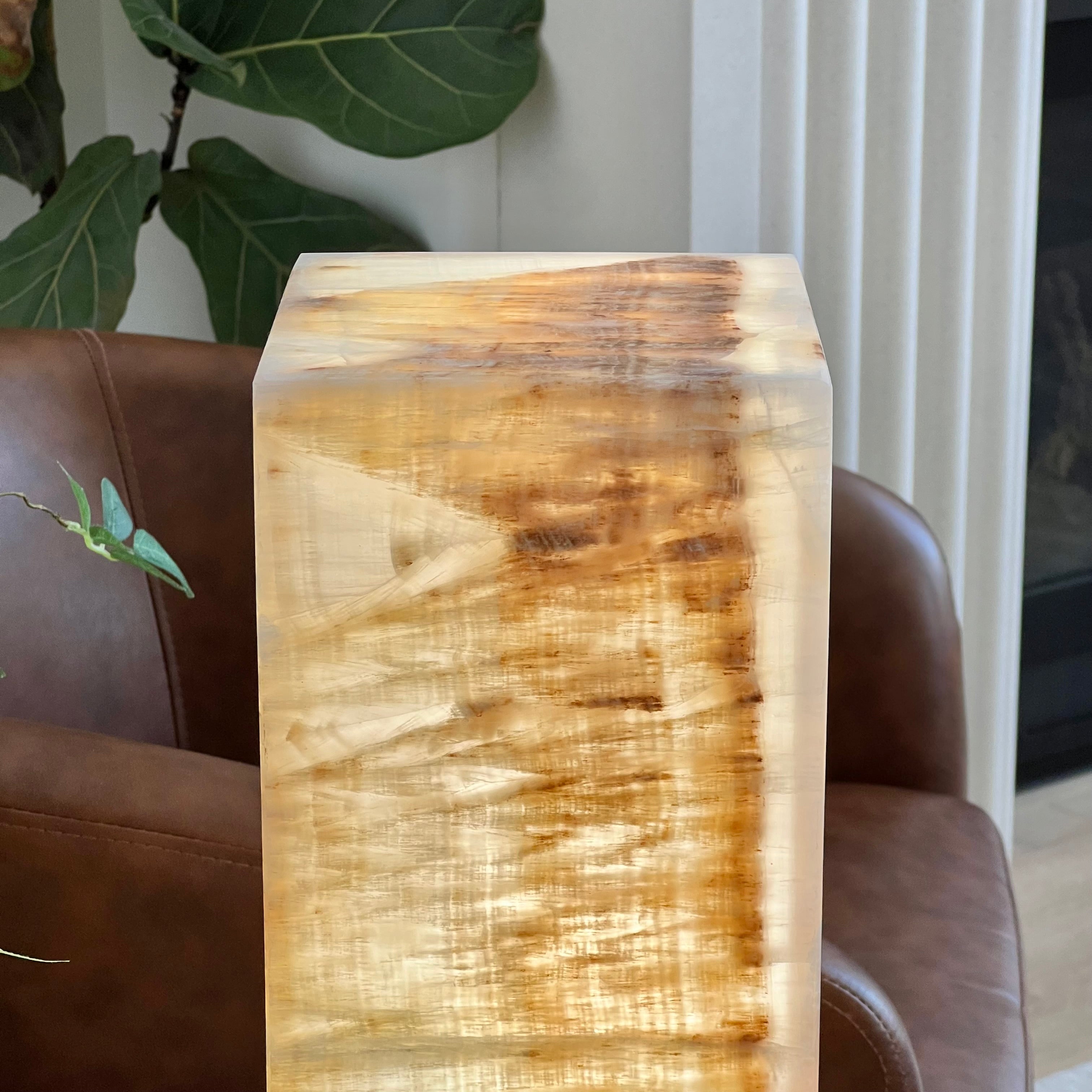 Hand-Carved Onyx Table Lamp – Warm Amber Glow with Natural Texture