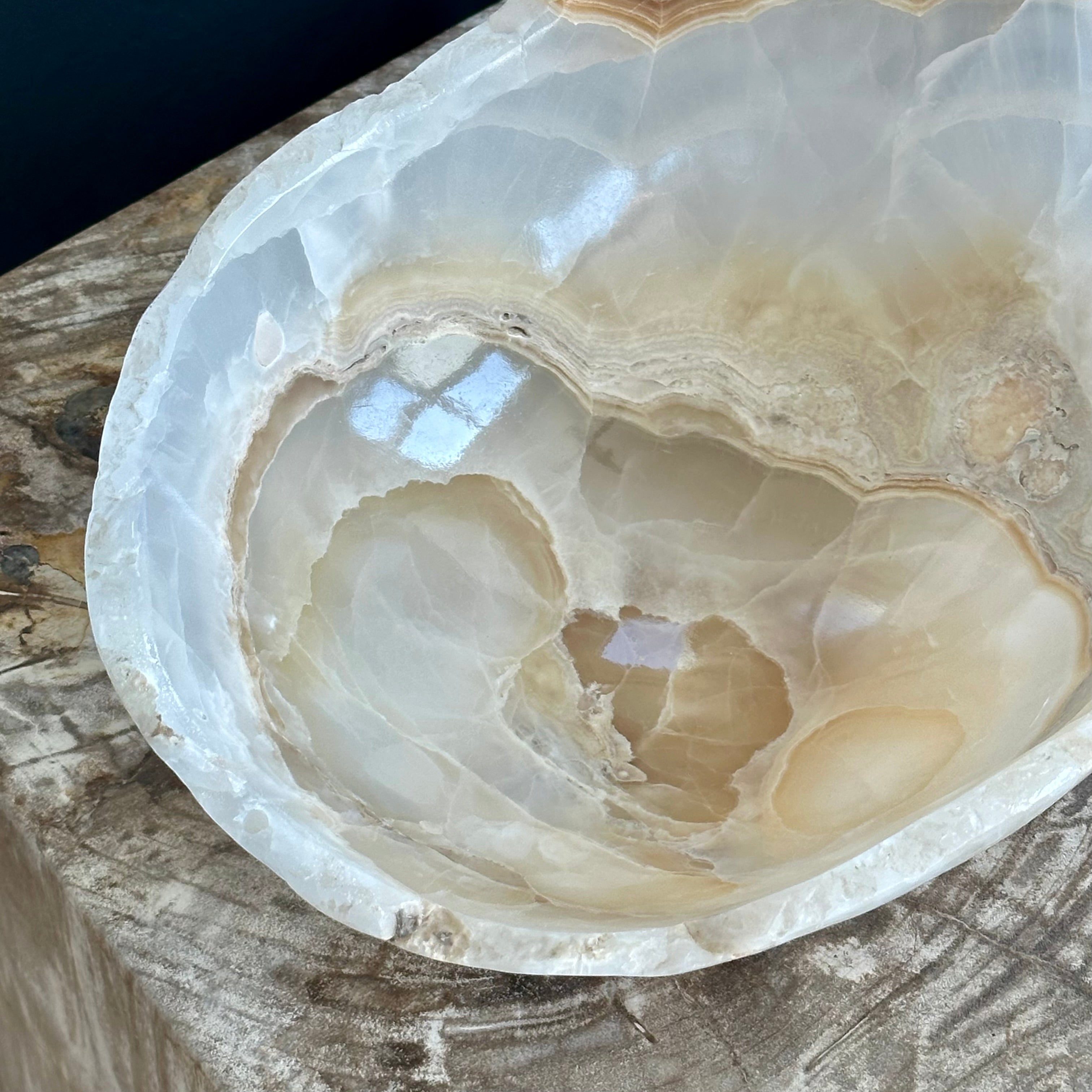 Beige & White Onyx Bowl – Hand-Carved Natural Stone Elegance