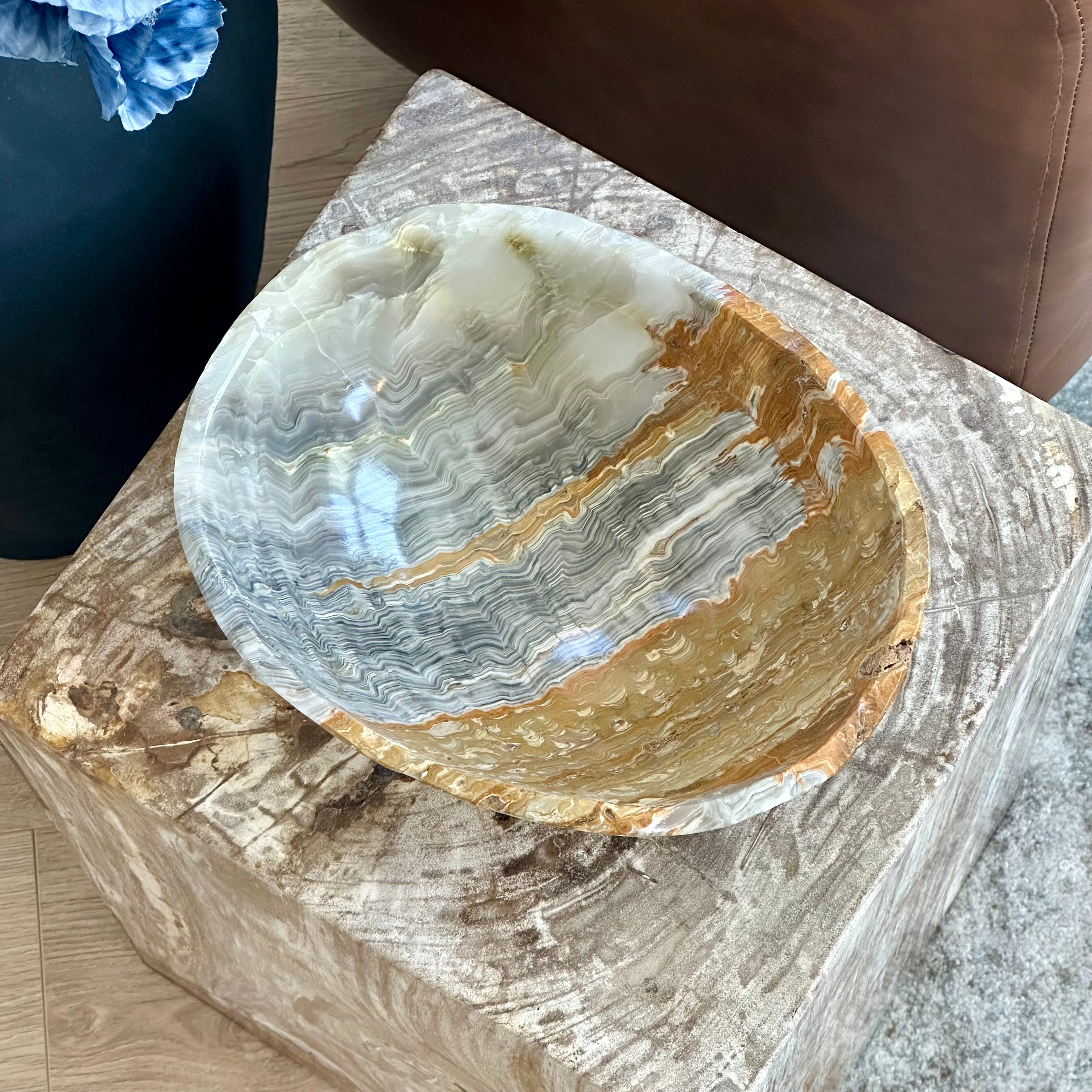 Amber Vein Onyx Bowl – Hand-Carved Organic Stone Art