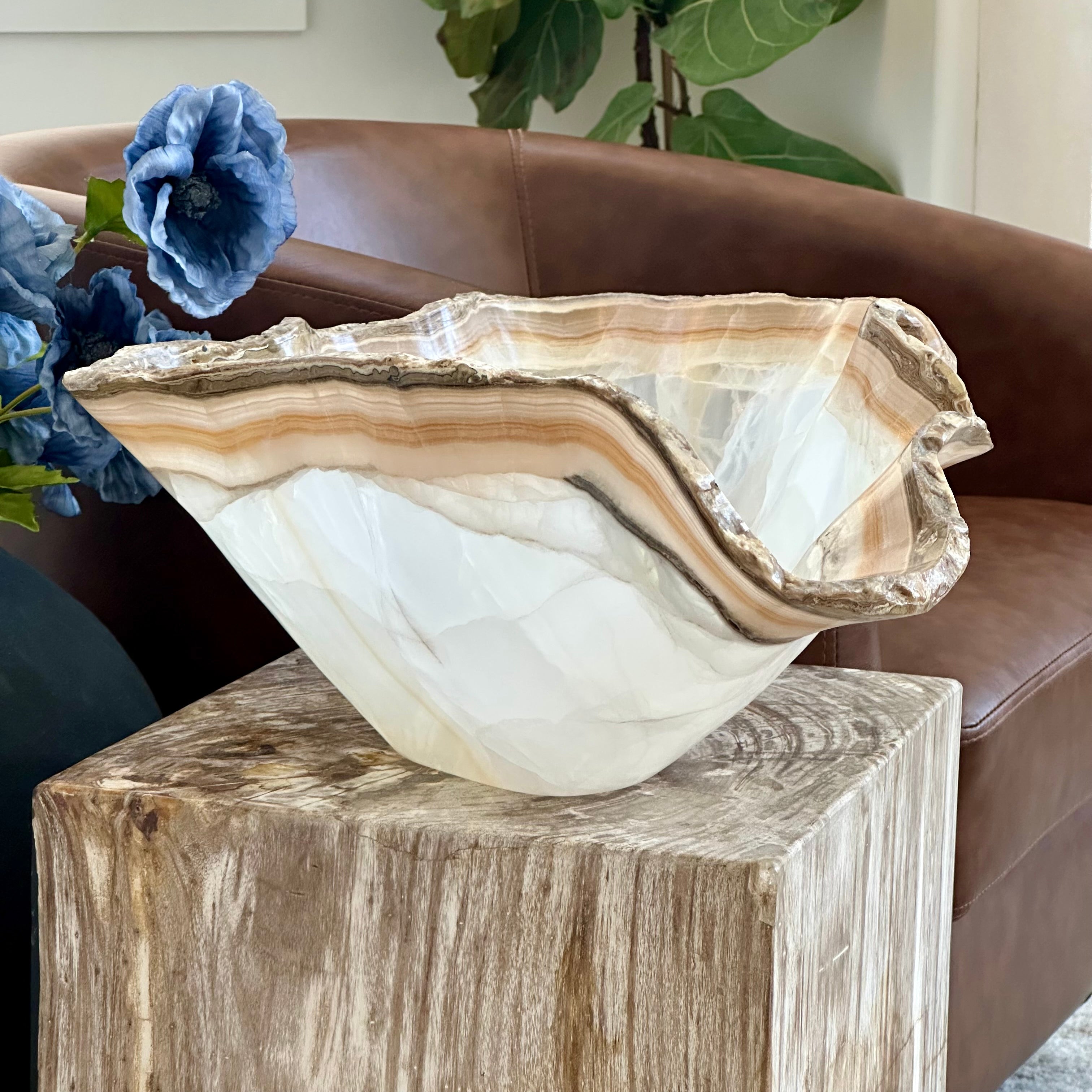 Sculpted White Onyx Bowl with Natural Edge – Hand-Carved Luxury Decor