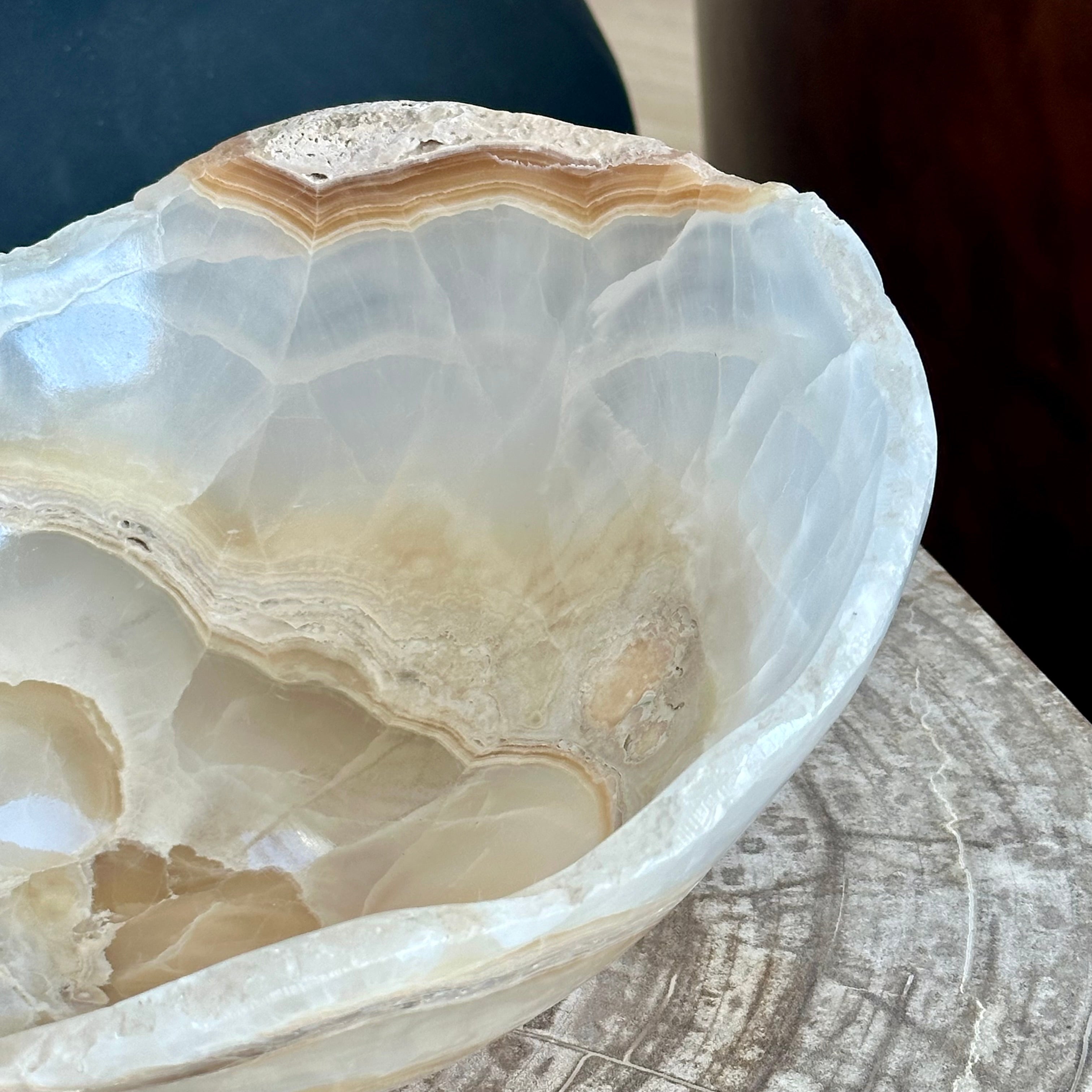 Beige & White Onyx Bowl – Hand-Carved Natural Stone Elegance