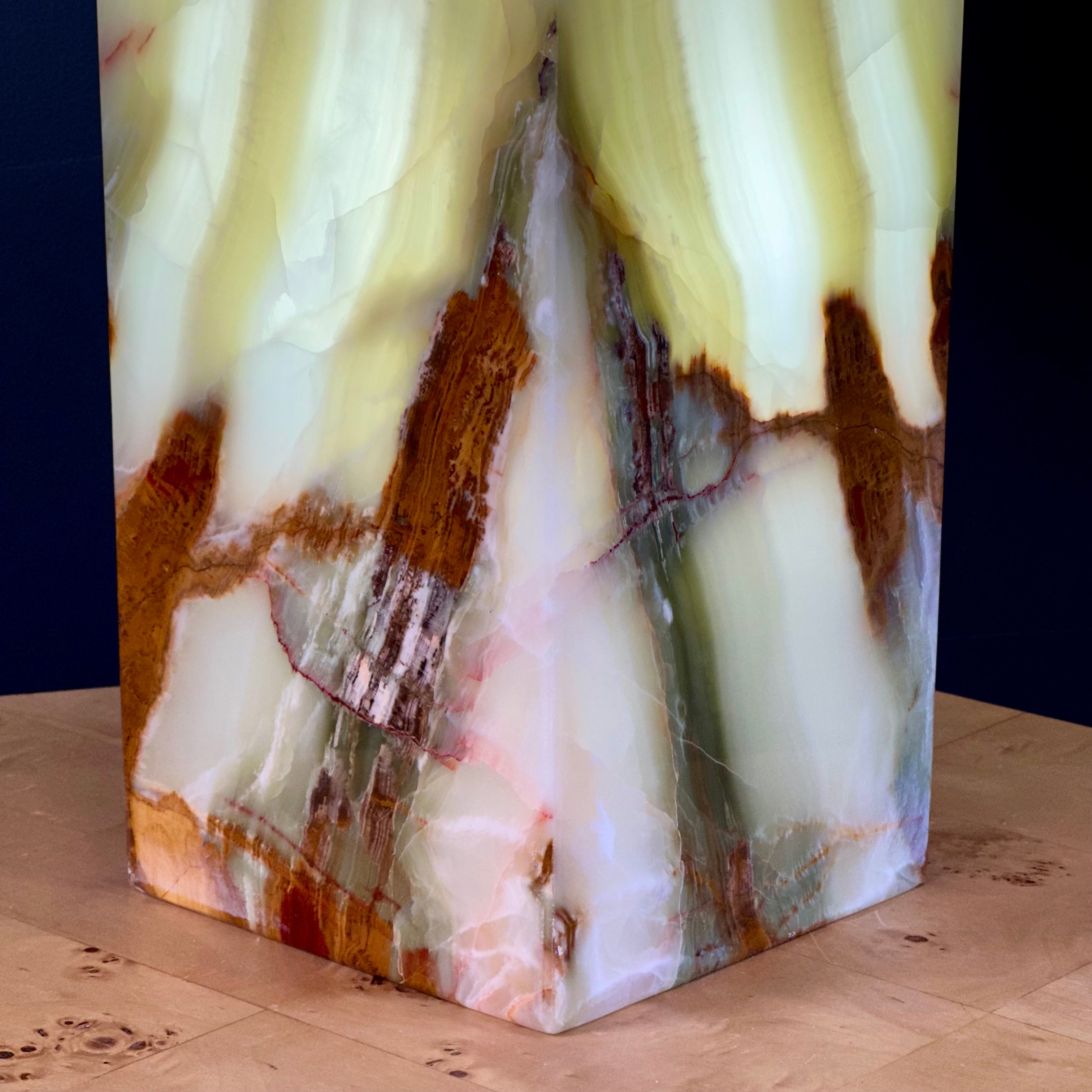 High Polish Green Onyx Lamp - Stylish Natural Stone Lighting for Home and Office