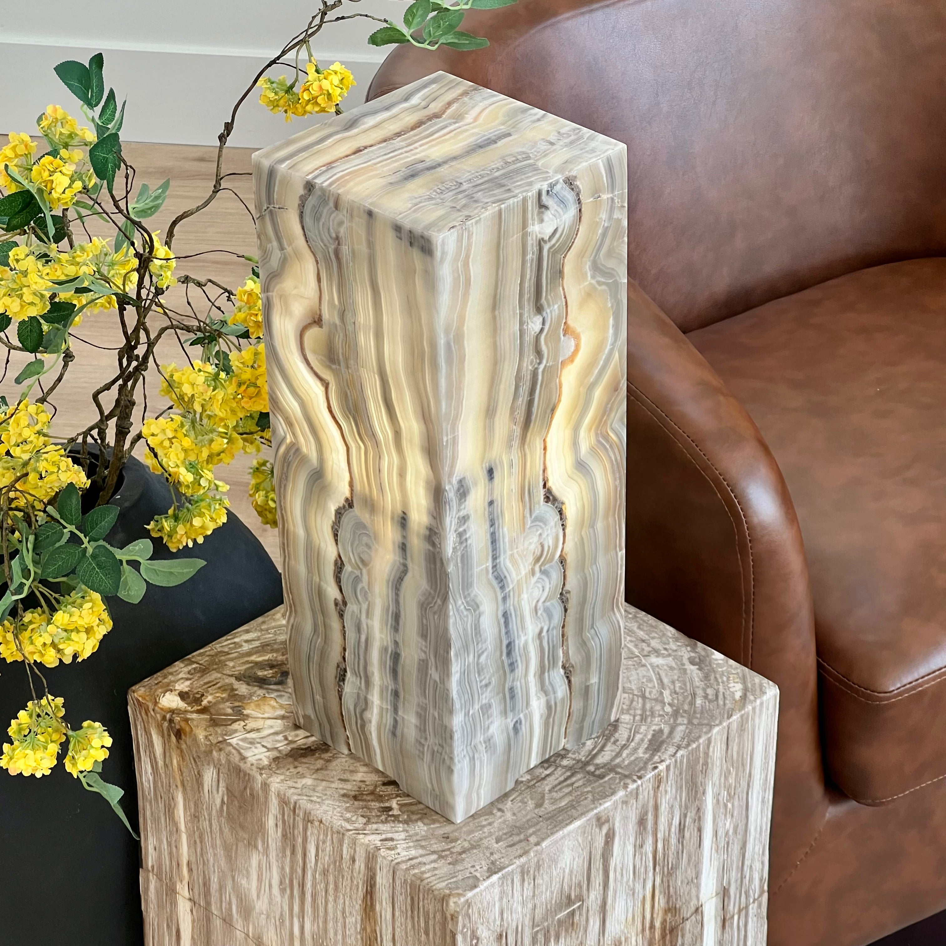 Cream & Grey Earth-Toned Onyx Table Lamp – Natural Stone Elegance