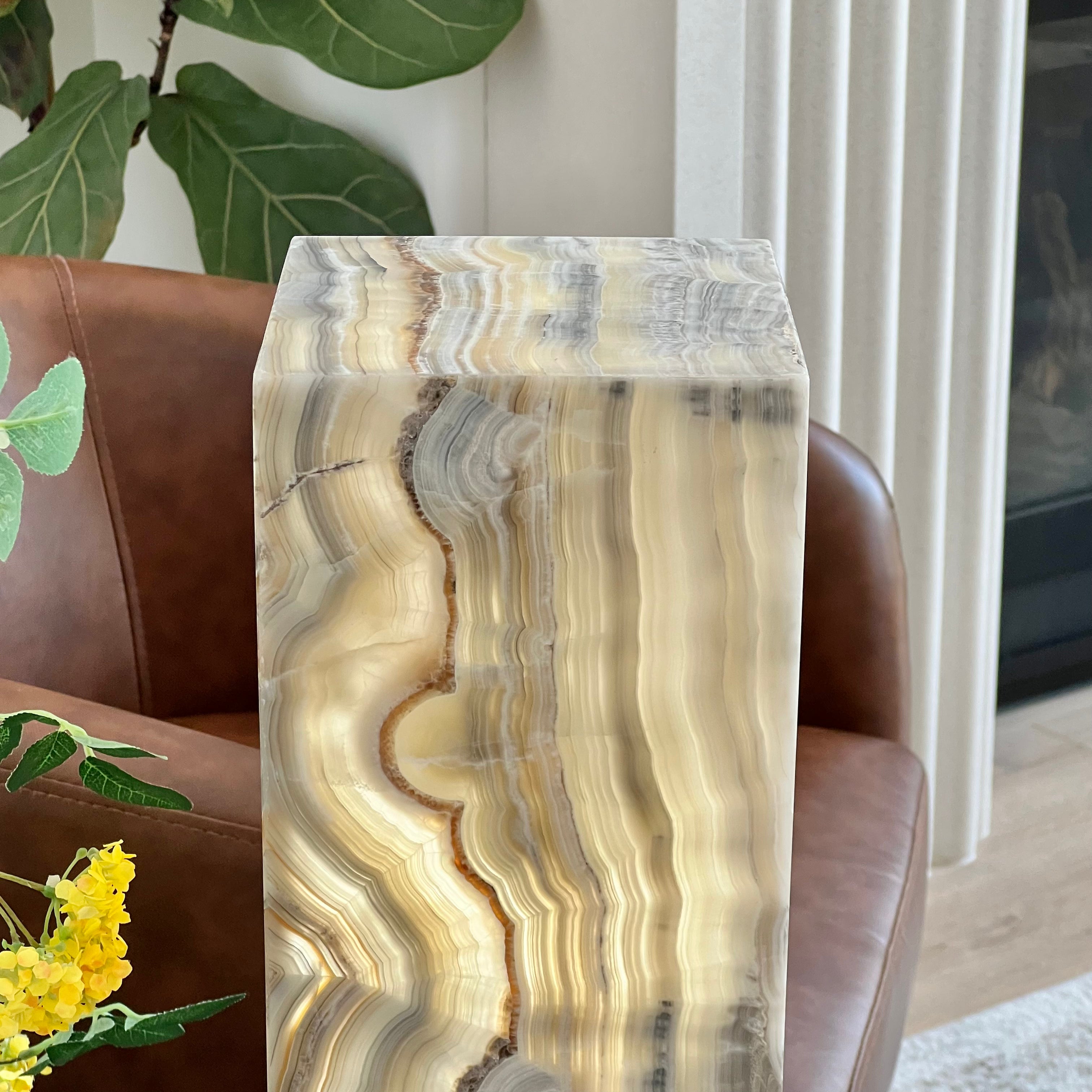 Cream & Grey Earth-Toned Onyx Table Lamp – Natural Stone Elegance