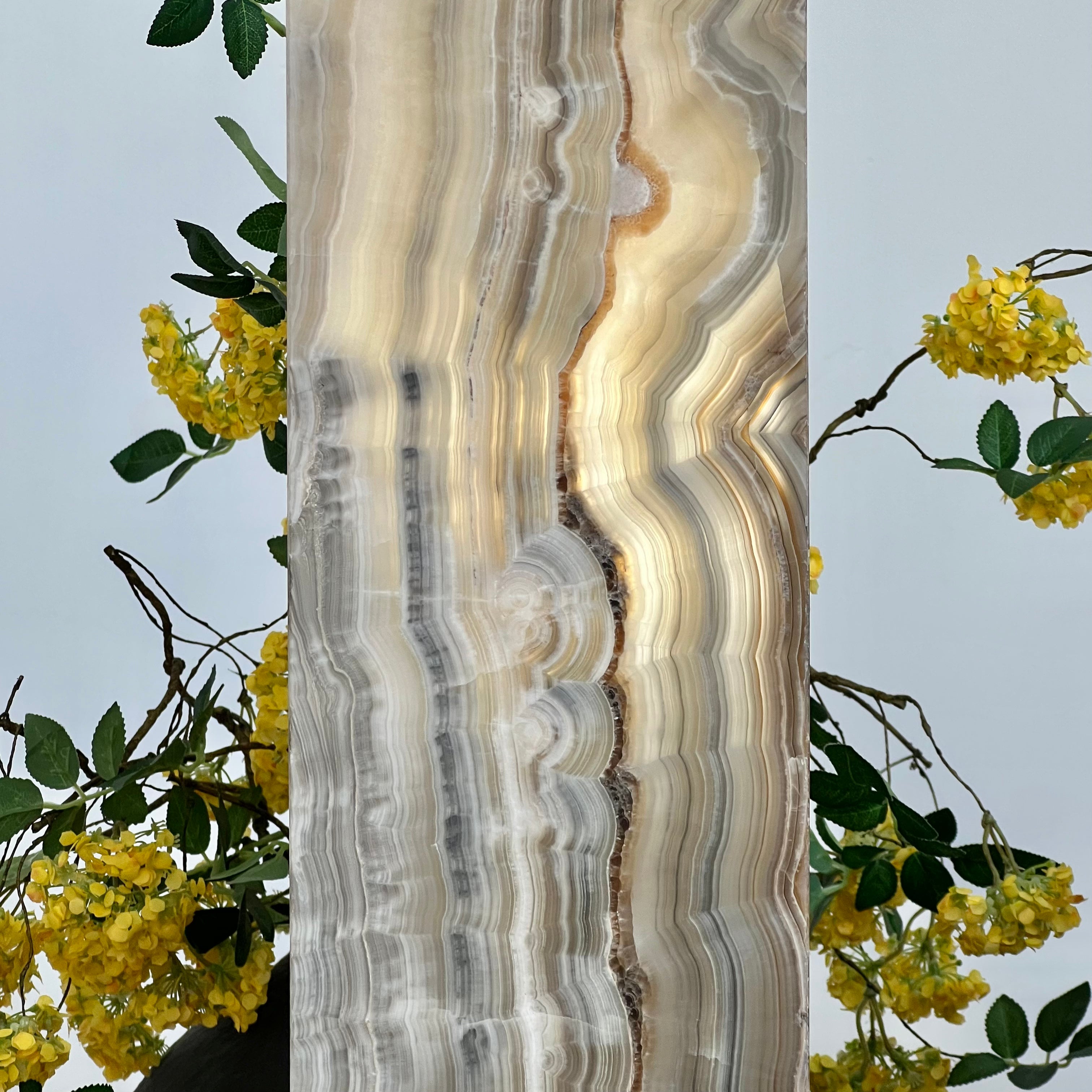 Cream & Grey Earth-Toned Onyx Table Lamp – Natural Stone Elegance
