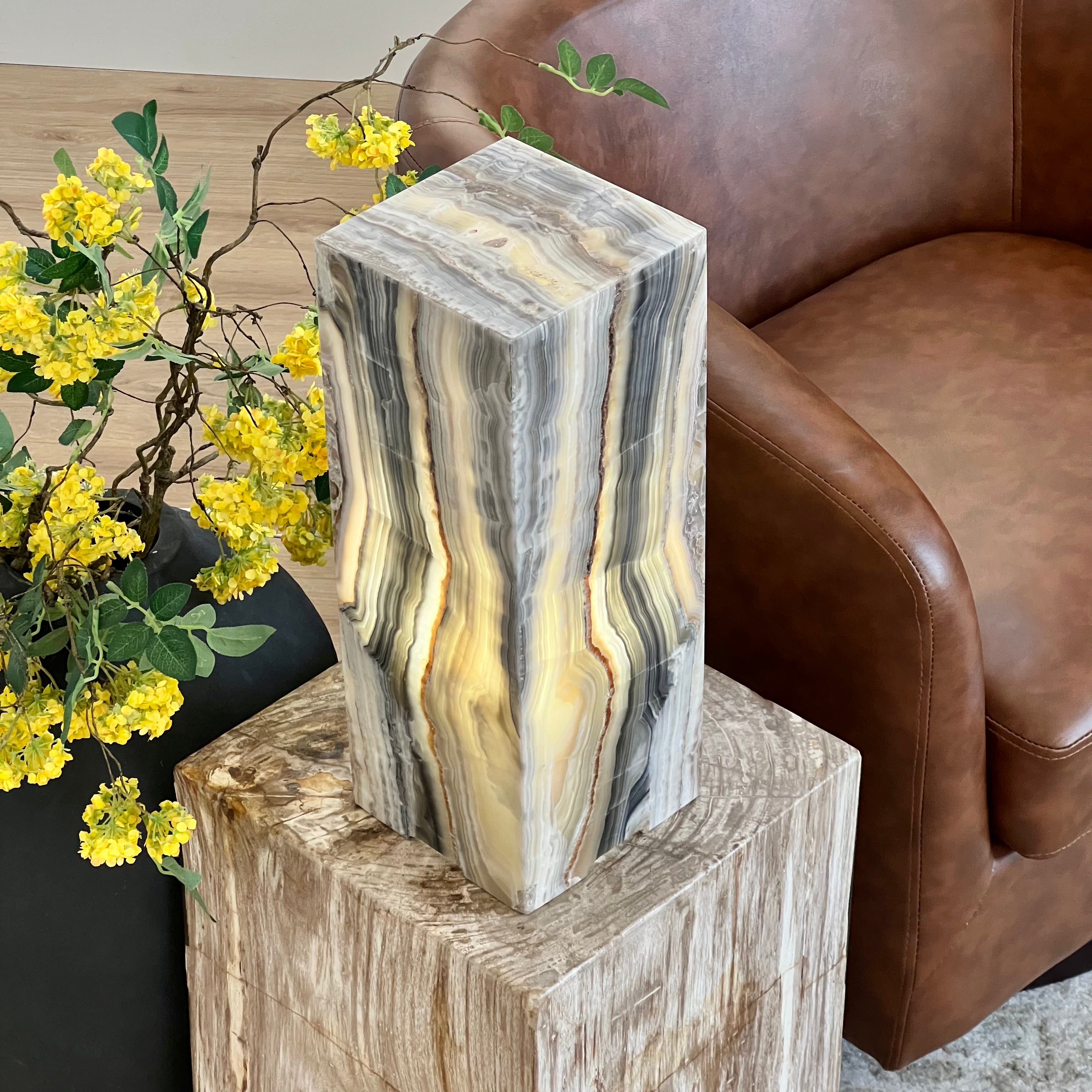 Cream & Grey Earth-Toned Onyx Table Lamp – Natural Stone Elegance