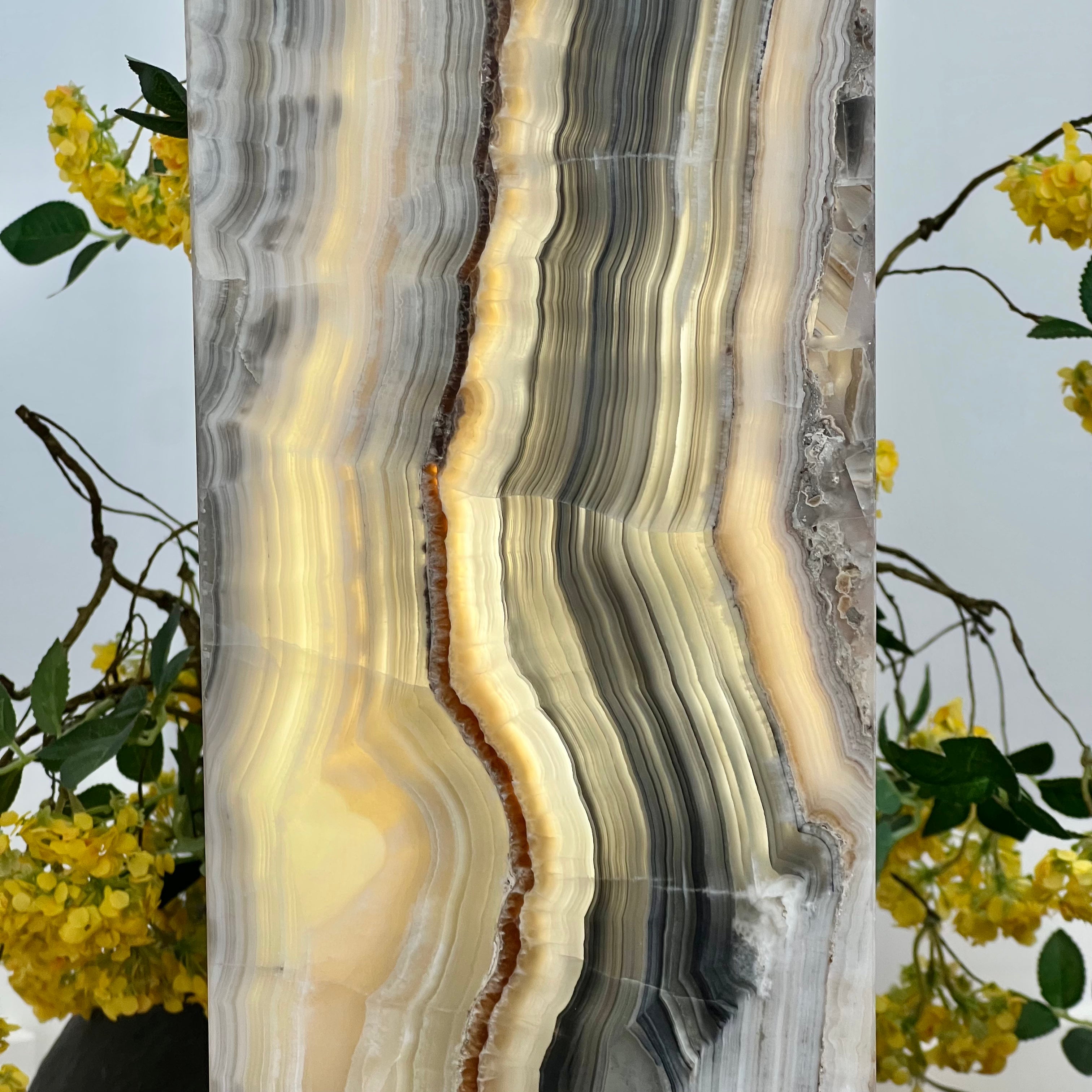 Cream & Grey Earth-Toned Onyx Table Lamp – Natural Stone Elegance