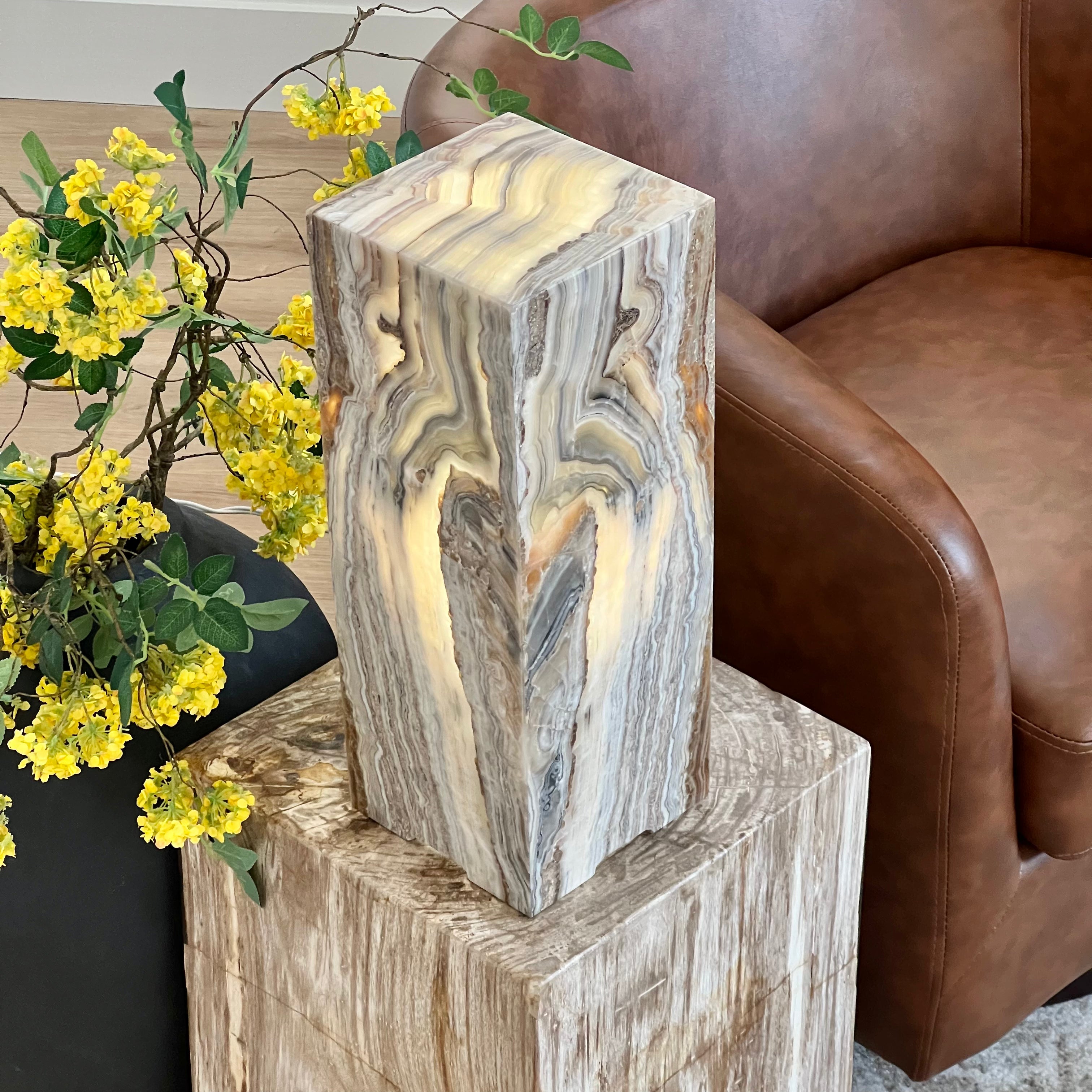 Cream & Grey Earth-Toned Onyx Table Lamp – Natural Stone Elegance