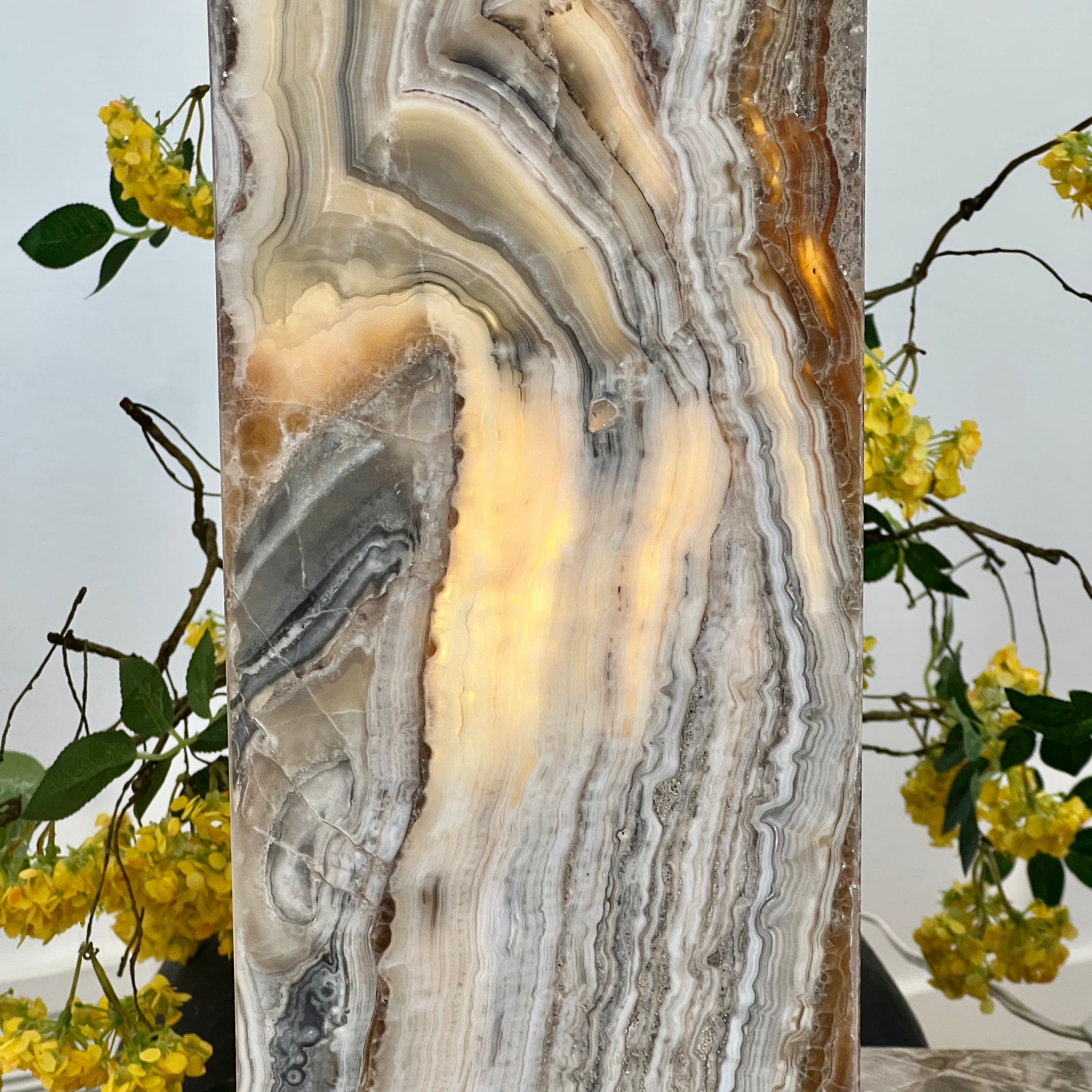 Cream & Grey Earth-Toned Onyx Table Lamp – Natural Stone Elegance