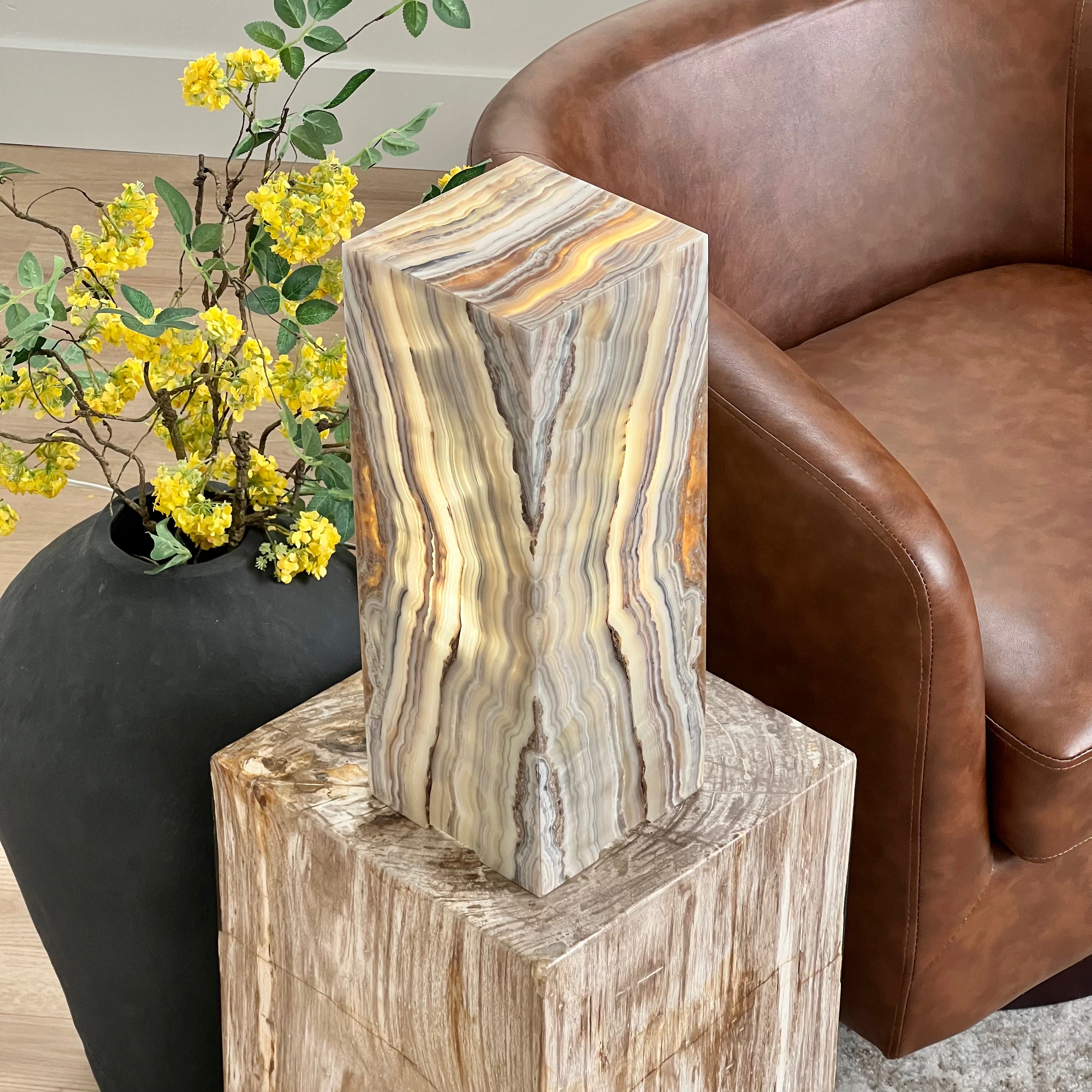 Cream & Grey Earth-Toned Onyx Table Lamp – Natural Stone Elegance