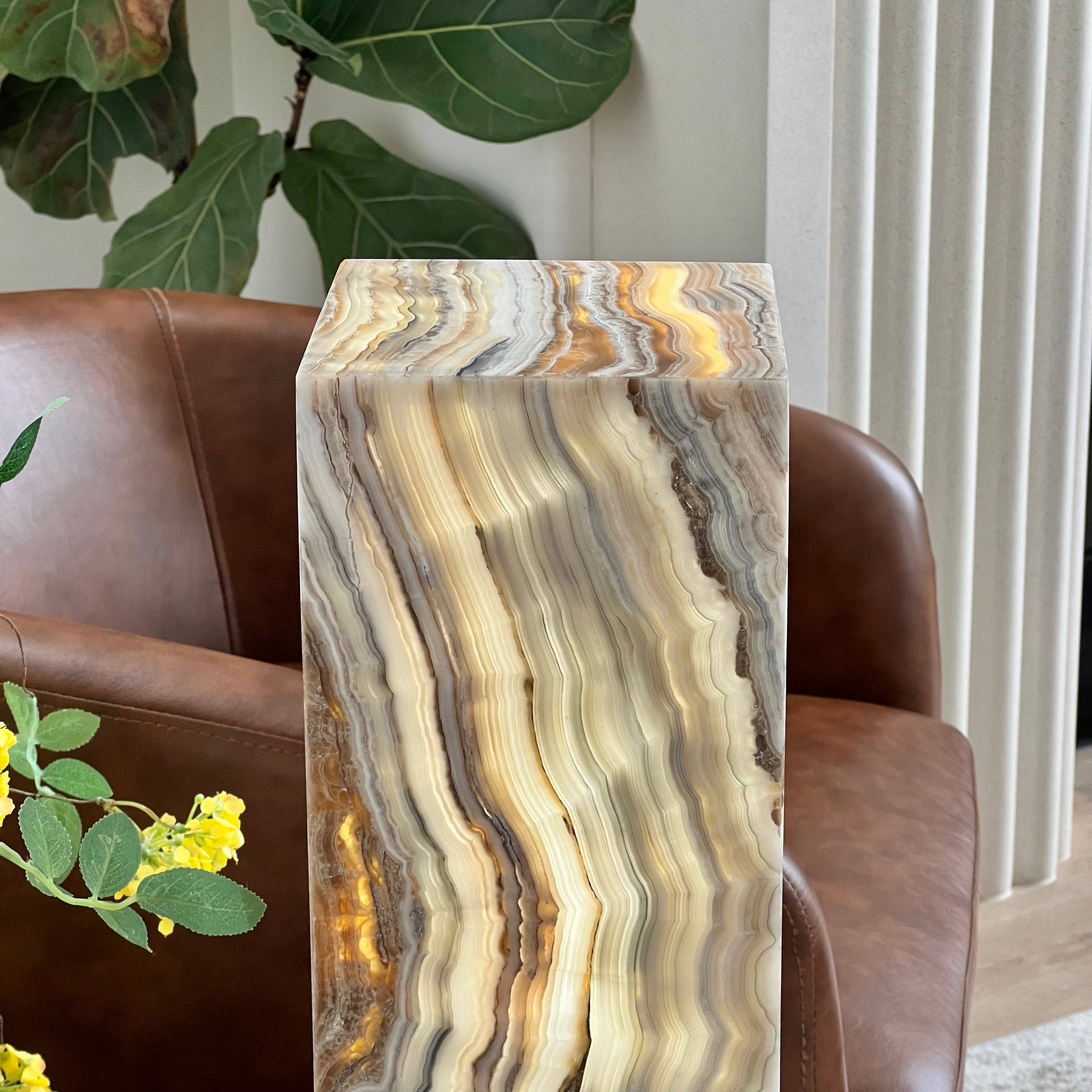Cream & Grey Earth-Toned Onyx Table Lamp – Natural Stone Elegance