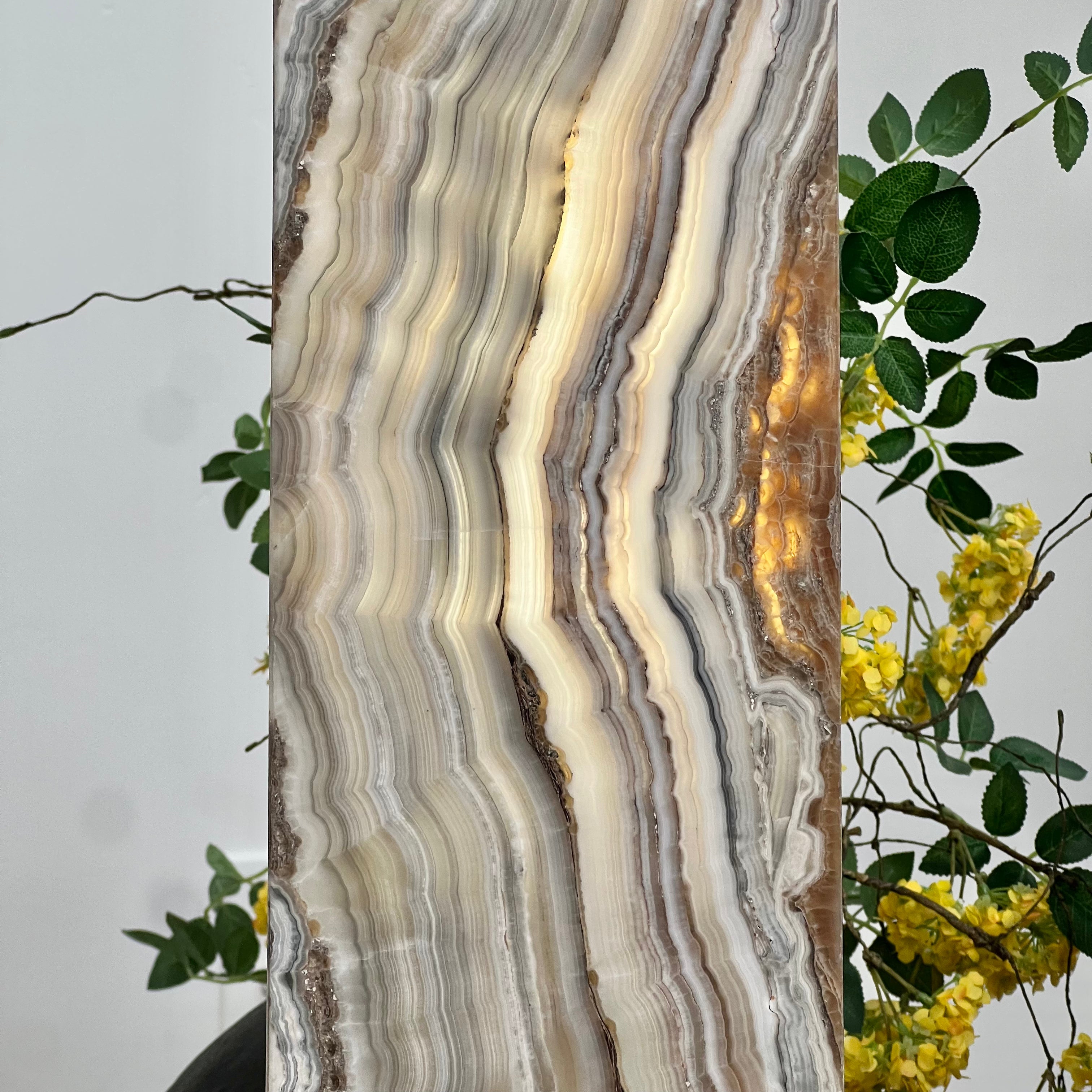 Cream & Grey Earth-Toned Onyx Table Lamp – Natural Stone Elegance