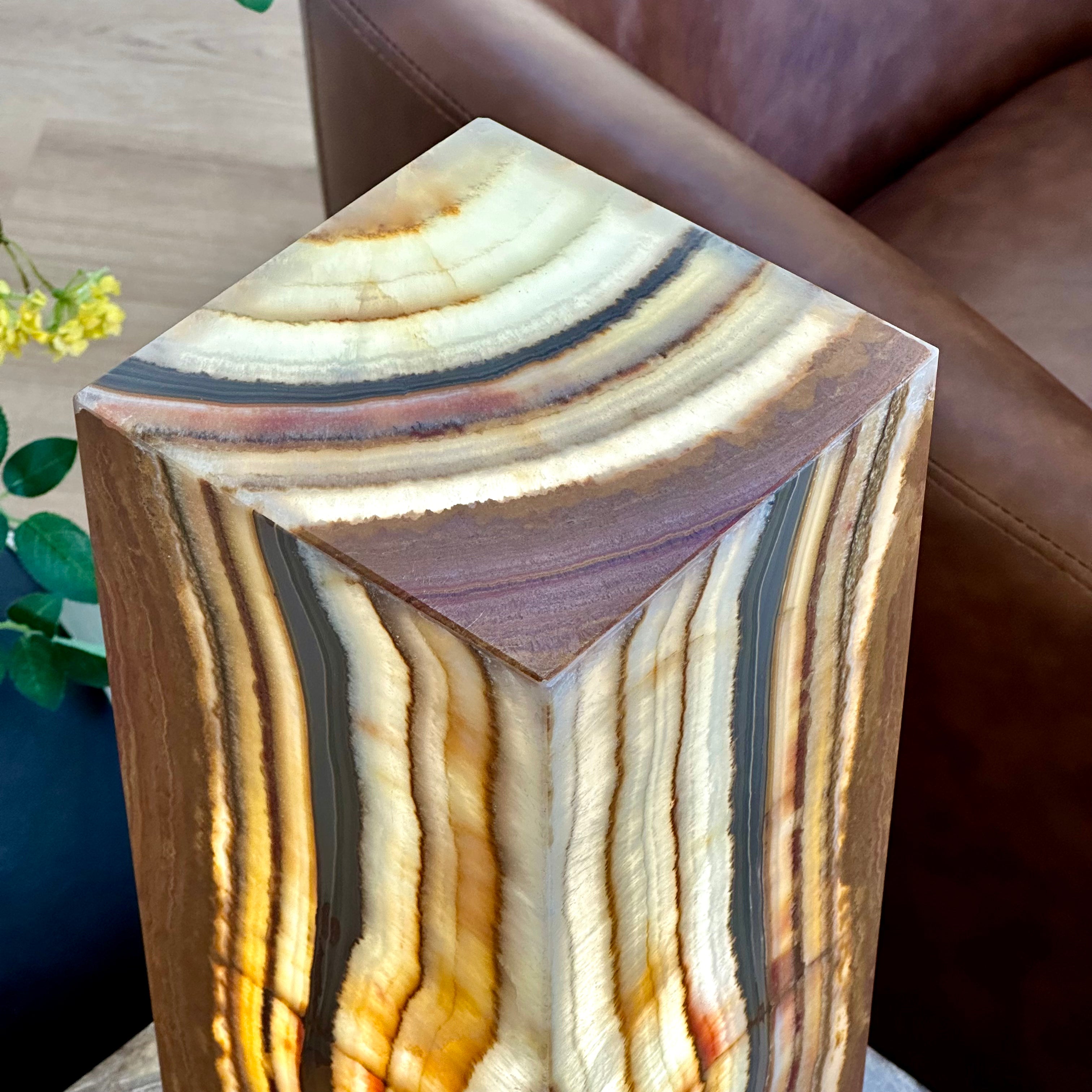 Natural Onyx Stone Lamp – Handcrafted Modern Accent Light for Home Decor