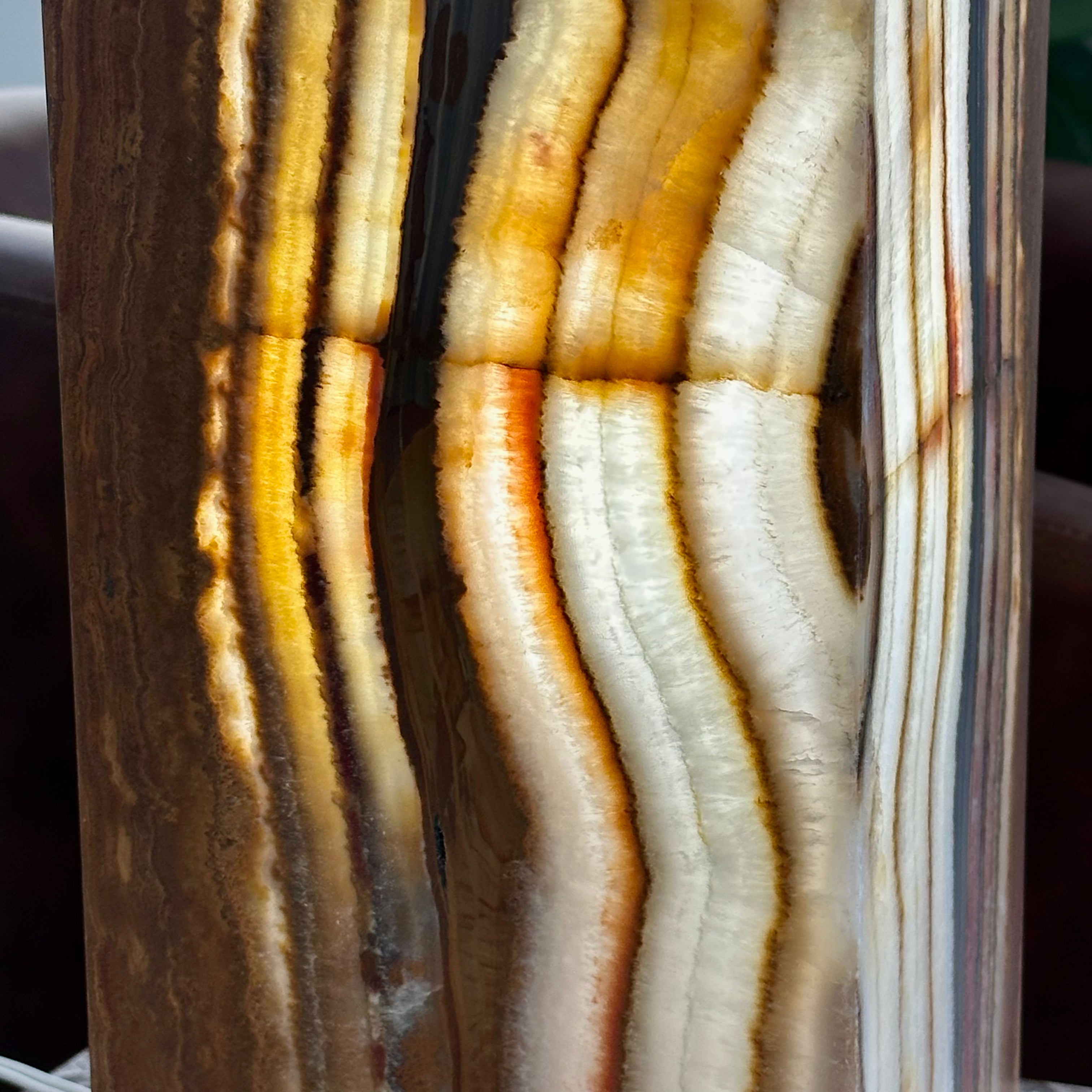 Natural Onyx Stone Lamp – Handcrafted Modern Accent Light for Home Decor