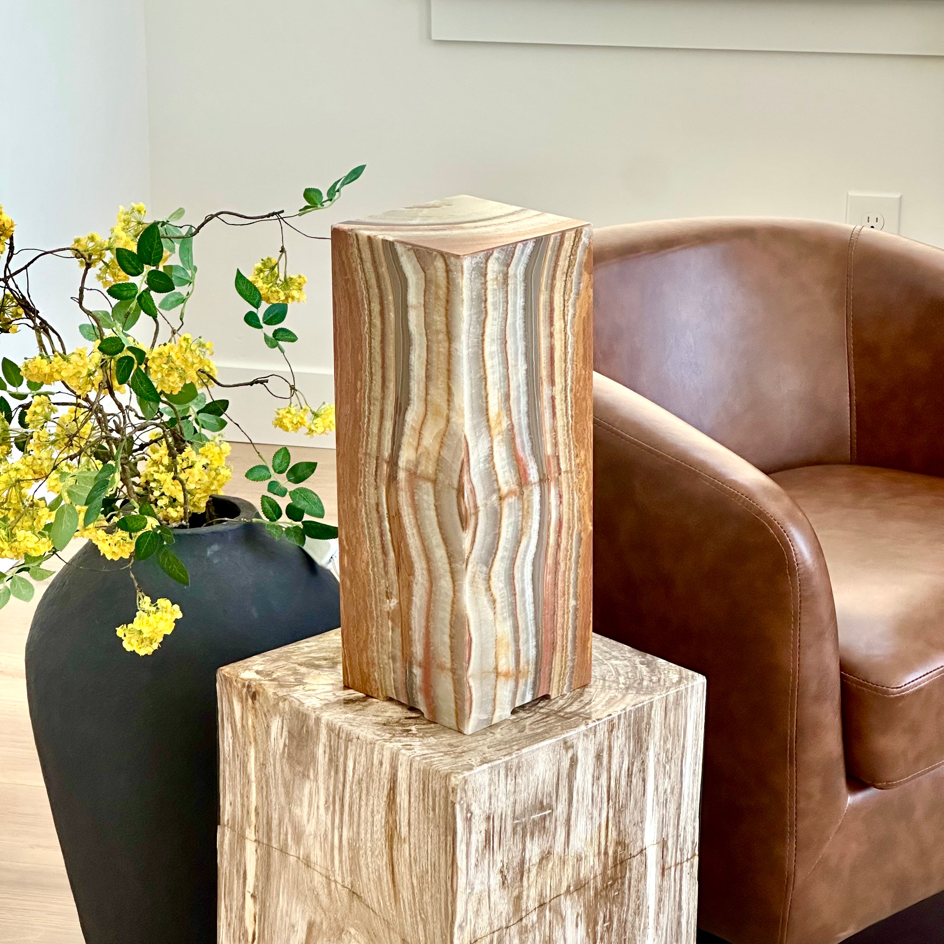 Natural Onyx Stone Lamp – Handcrafted Modern Accent Light for Home Decor