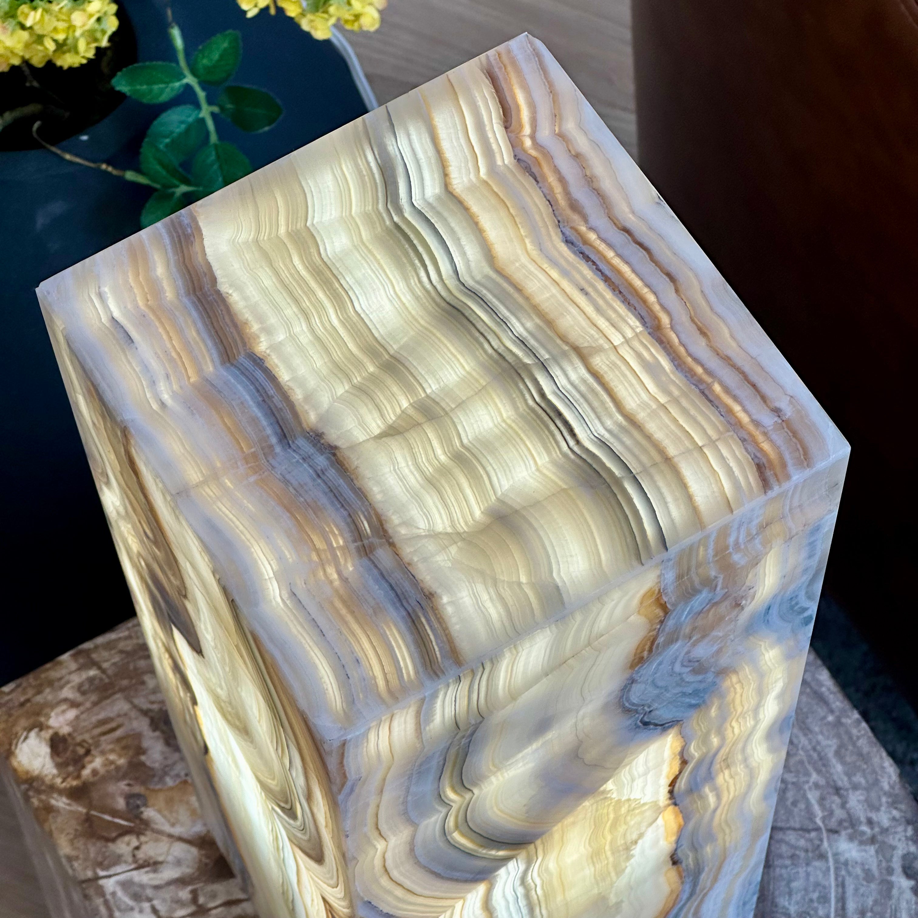 Natural Onyx Stone Lamp – Handcrafted Modern Accent Light for Home Decor (16”)