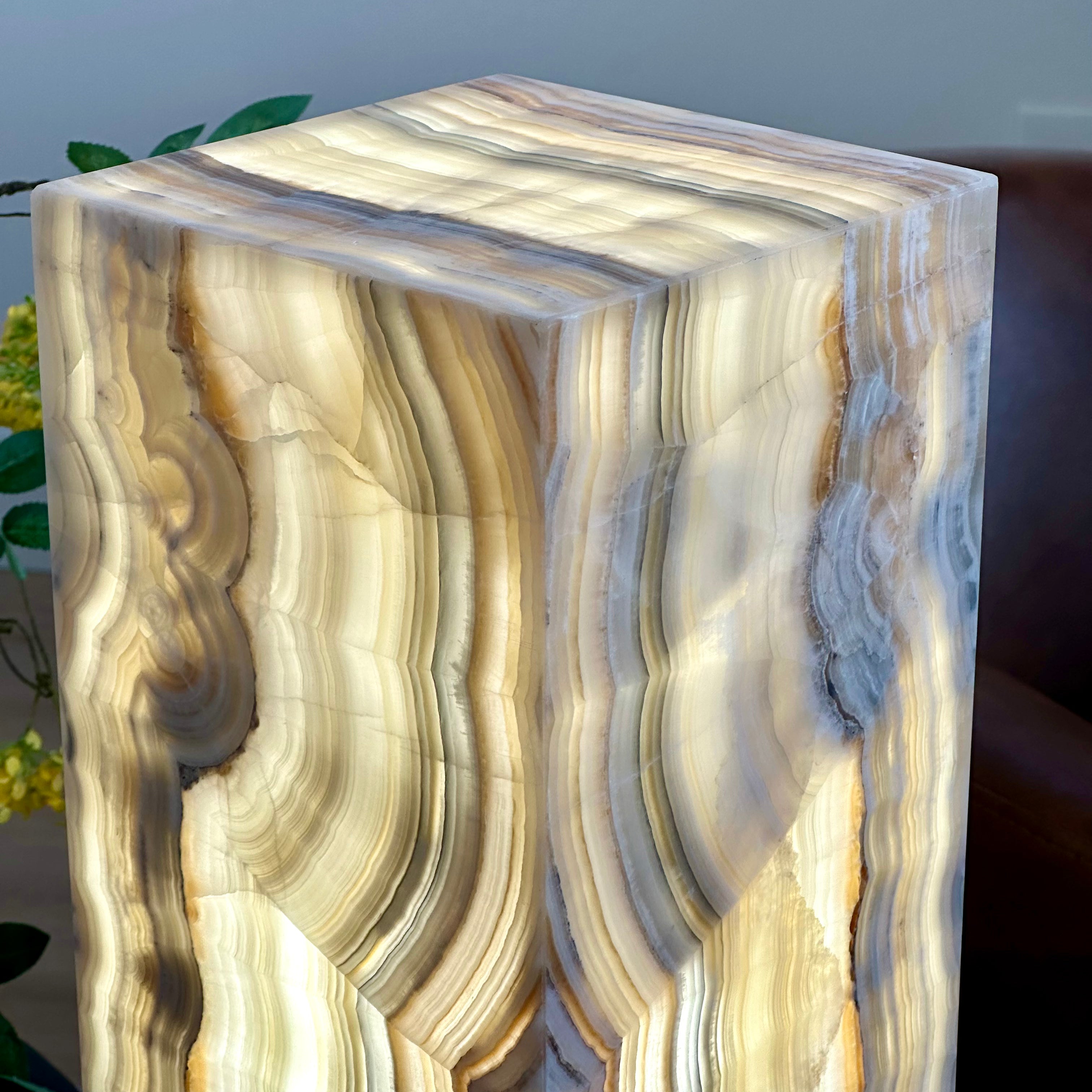 Natural Onyx Stone Lamp – Handcrafted Modern Accent Light for Home Decor (16”)