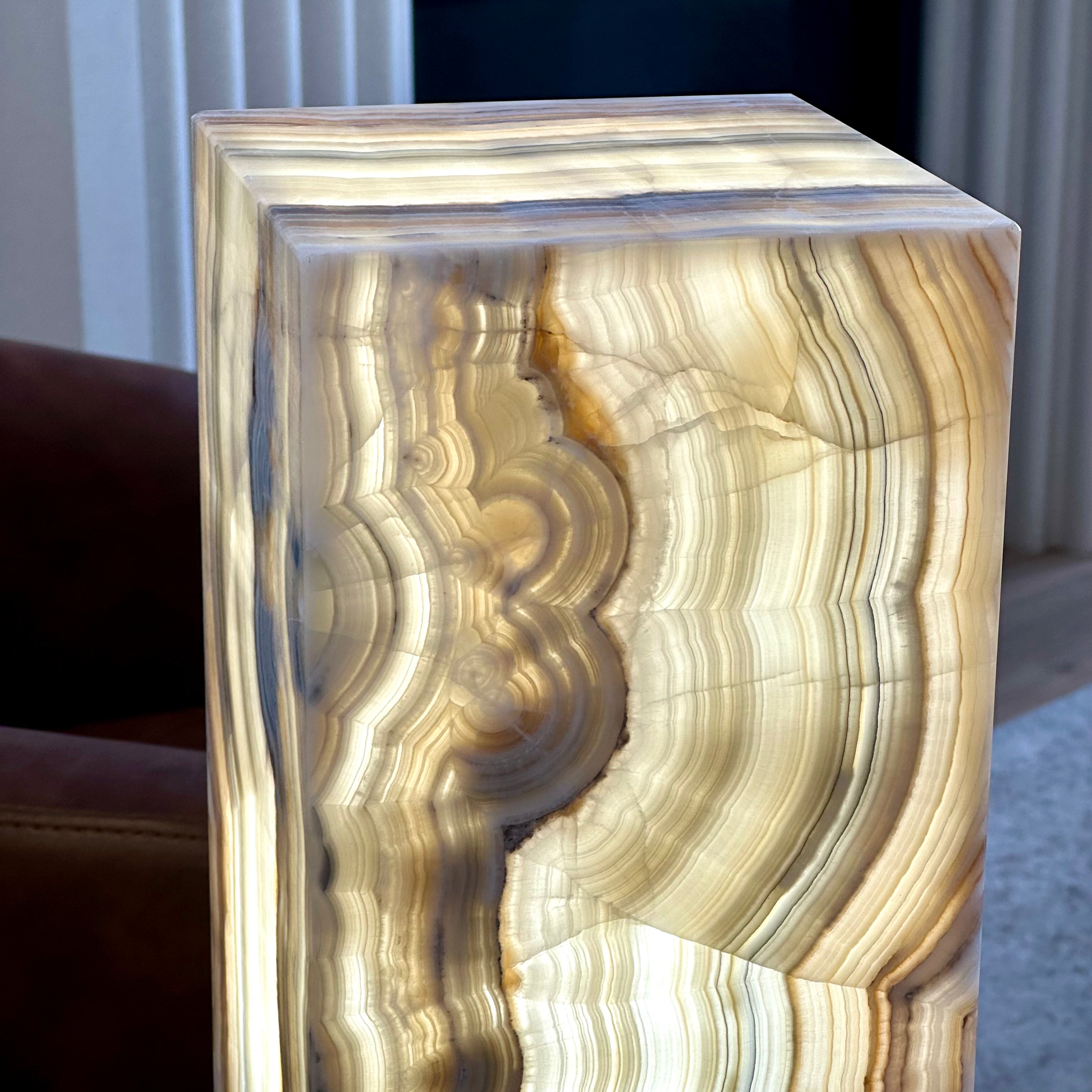 Natural Onyx Stone Lamp – Handcrafted Modern Accent Light for Home Decor (16”)