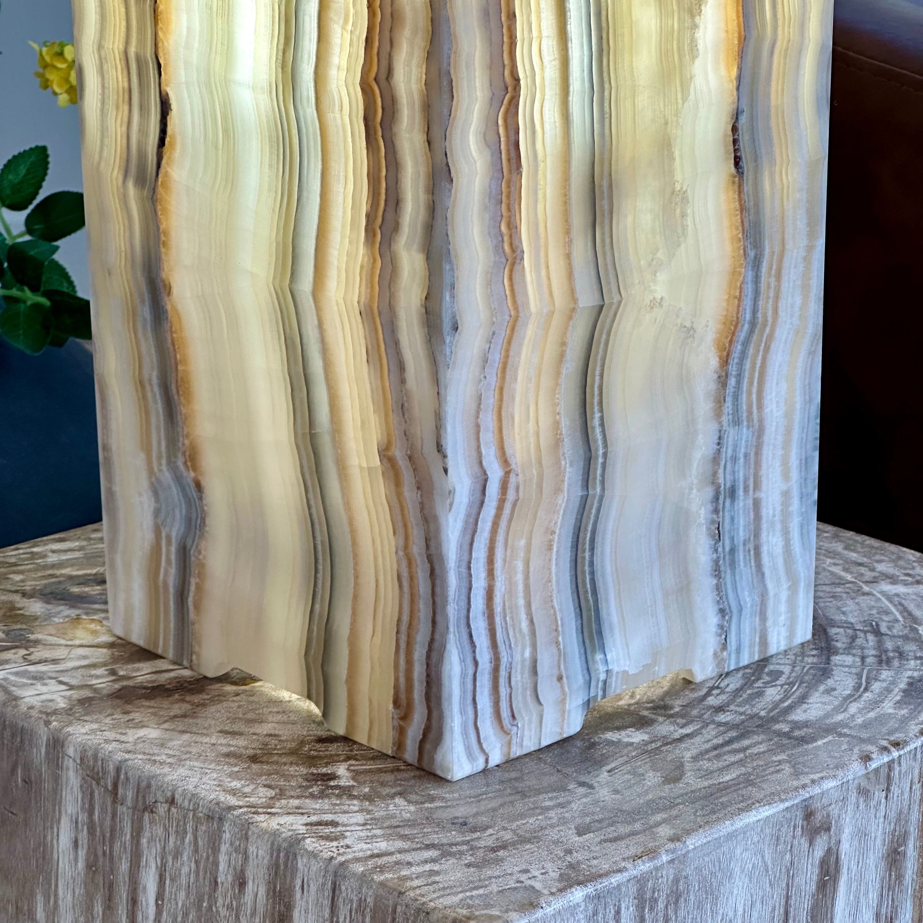 Natural Onyx Stone Lamp – Handcrafted Modern Accent Light for Home Decor (16”)