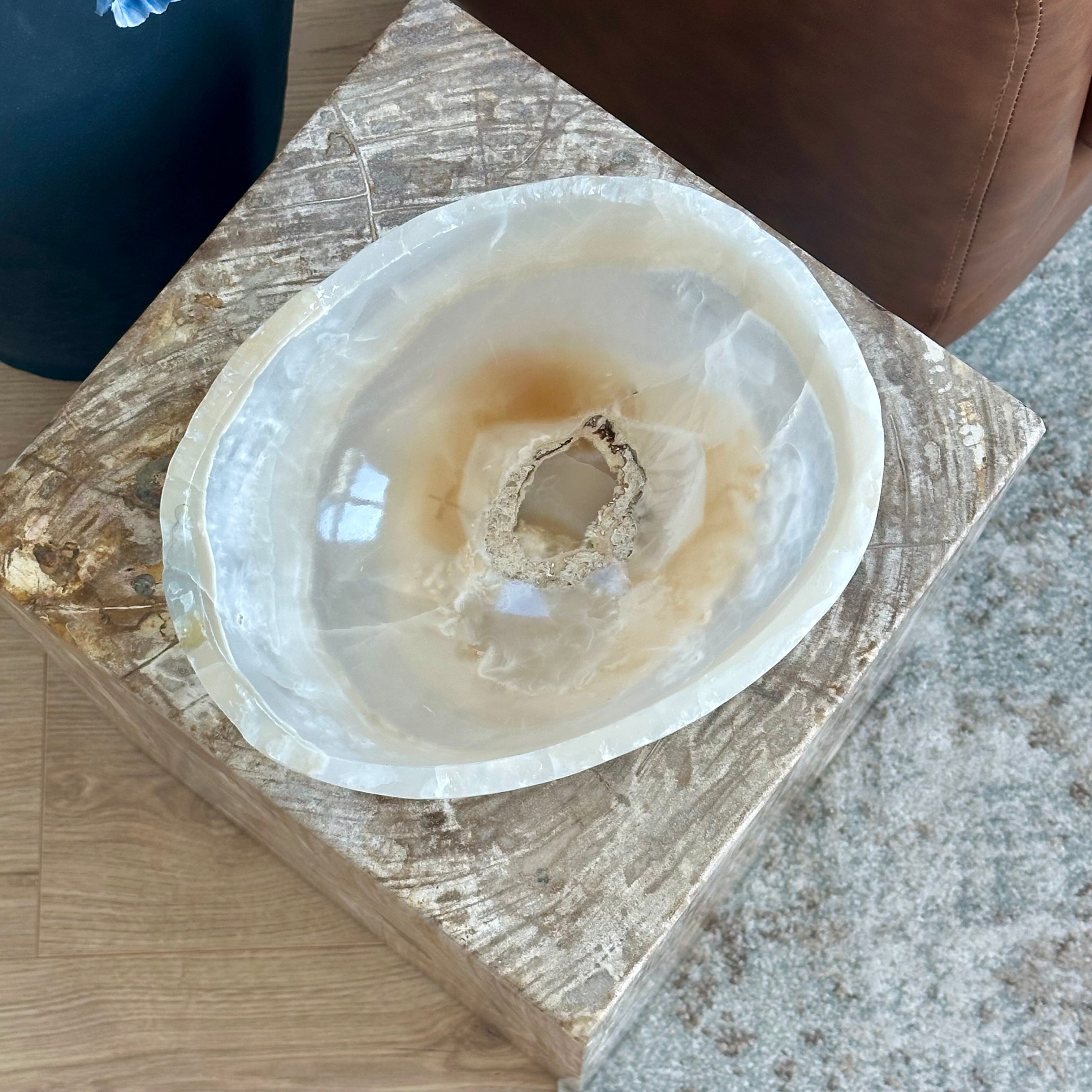 Beige & White Onyx Bowl – Hand-Carved Natural Stone Elegance