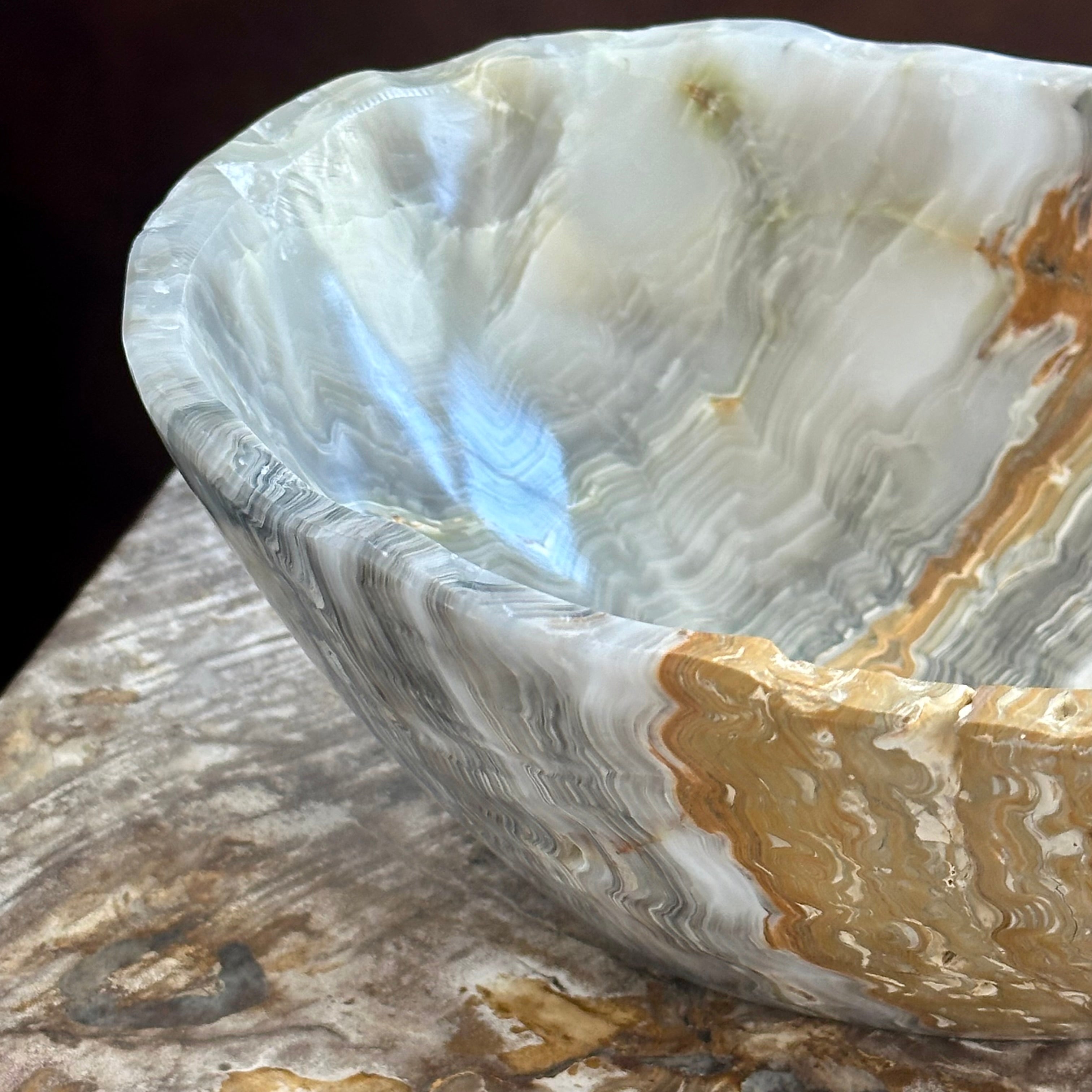 Amber Vein Onyx Bowl – Hand-Carved Organic Stone Art