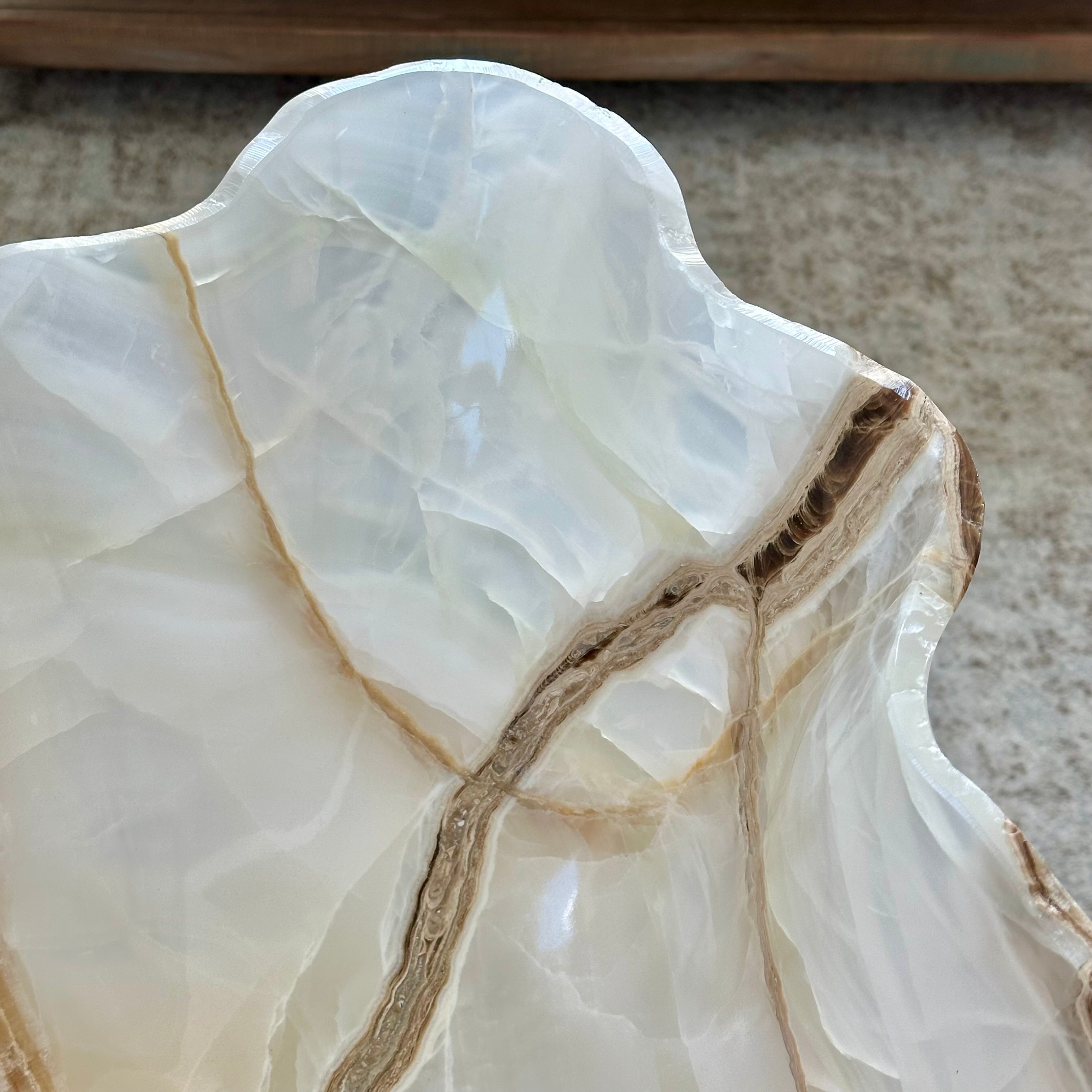 Beige Divergent - Handcrafted Clear Onyx Bowl