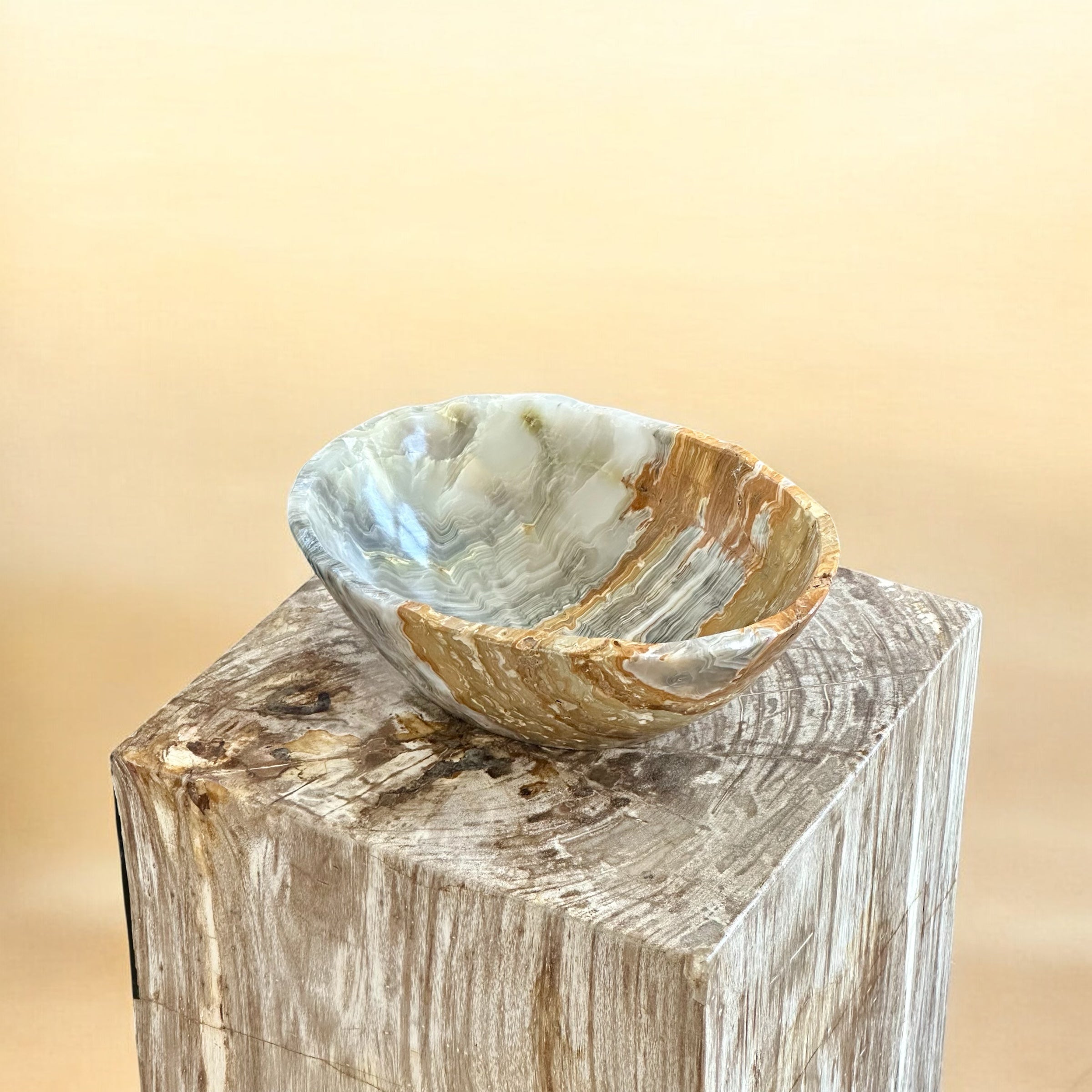 Amber Vein Onyx Bowl – Hand-Carved Organic Stone Art