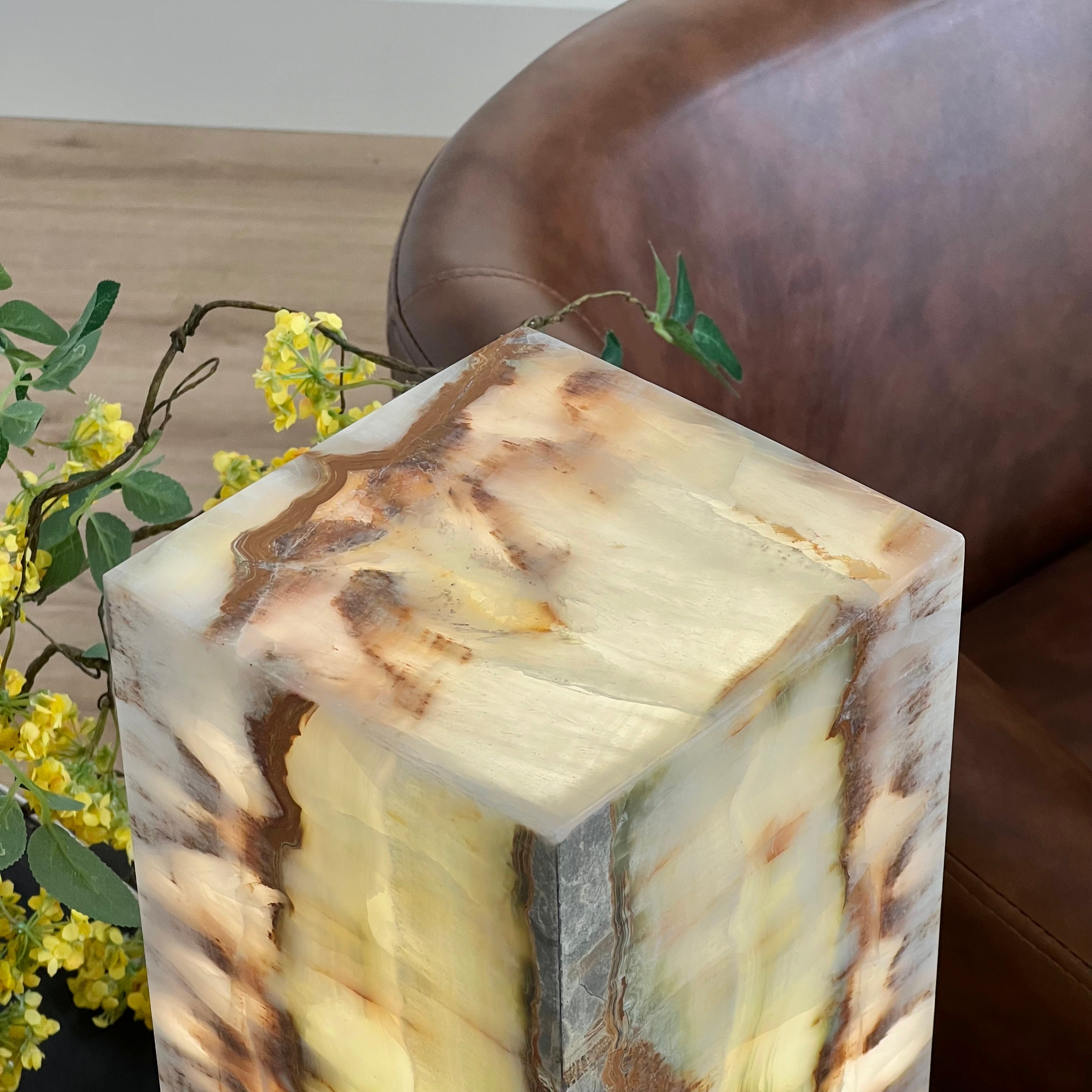 Hand-Carved Onyx Table Lamp – Earthy Elegance with a Natural Glow