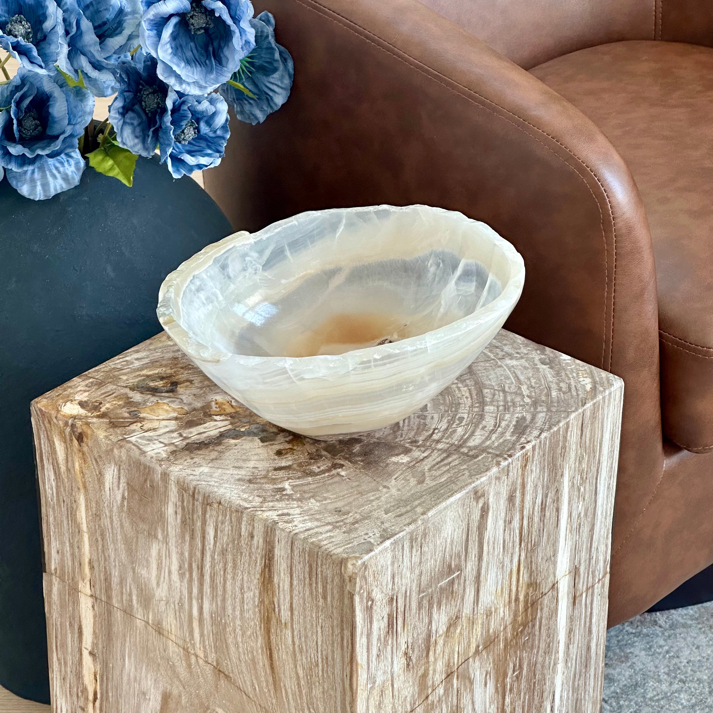 Beige & White Onyx Bowl – Hand-Carved Natural Stone Elegance