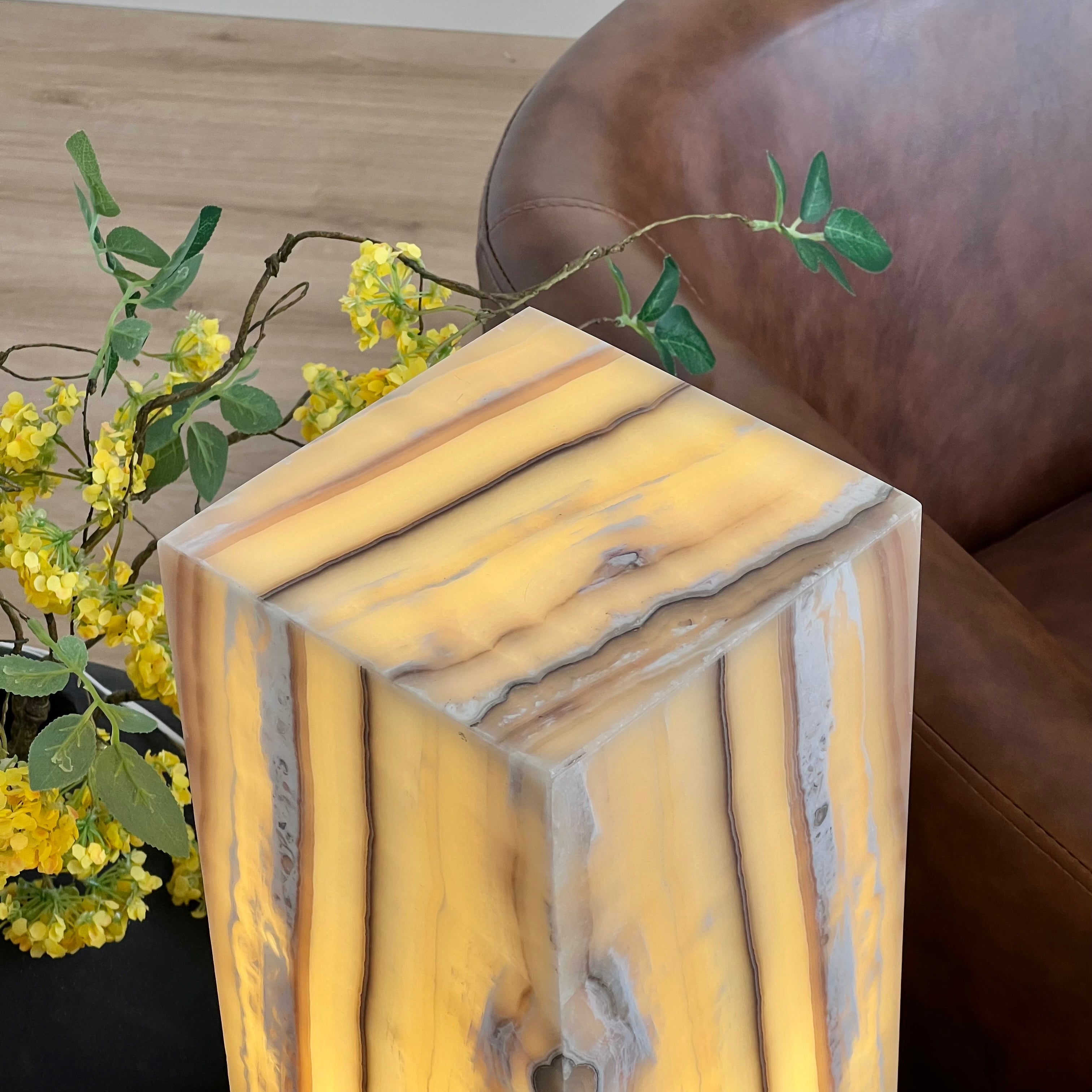 Hand-Carved Onyx Table Lamp – Natural Glow for Elegant Interiors