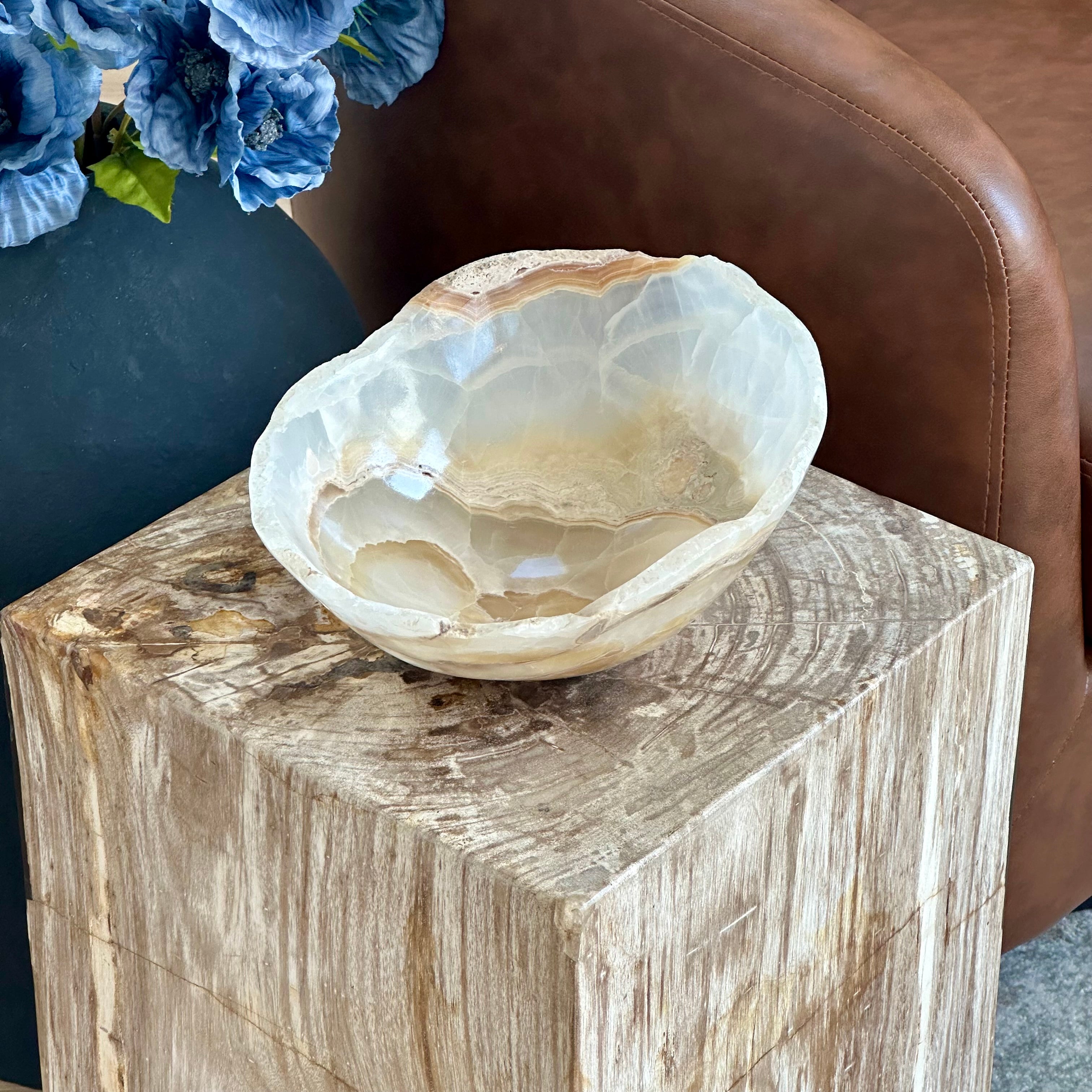 Beige & White Onyx Bowl – Hand-Carved Natural Stone Elegance