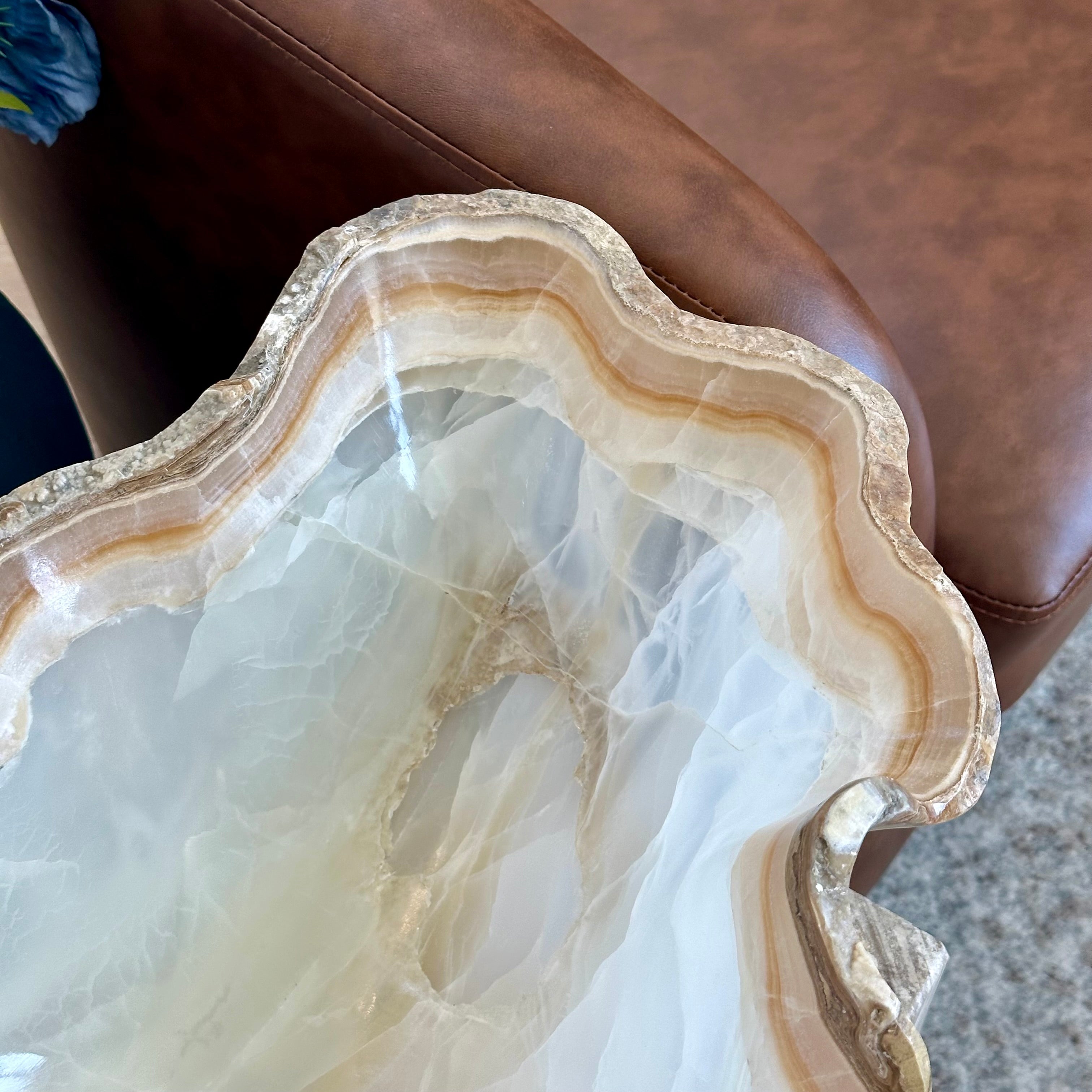 Sculpted White Onyx Bowl with Natural Edge – Hand-Carved Luxury Decor