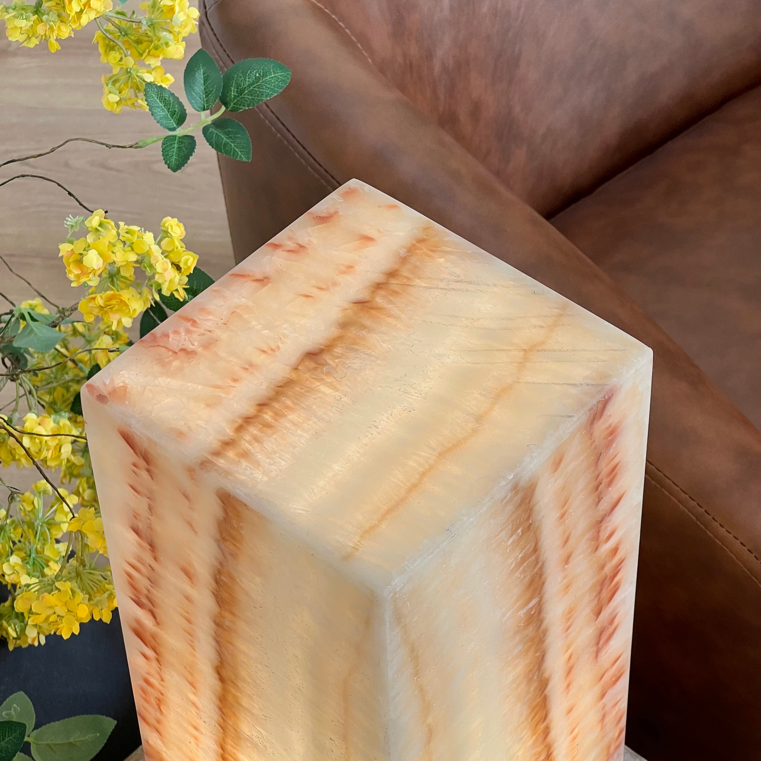 Handcrafted Onyx Tower Lamp (Amber Cream)