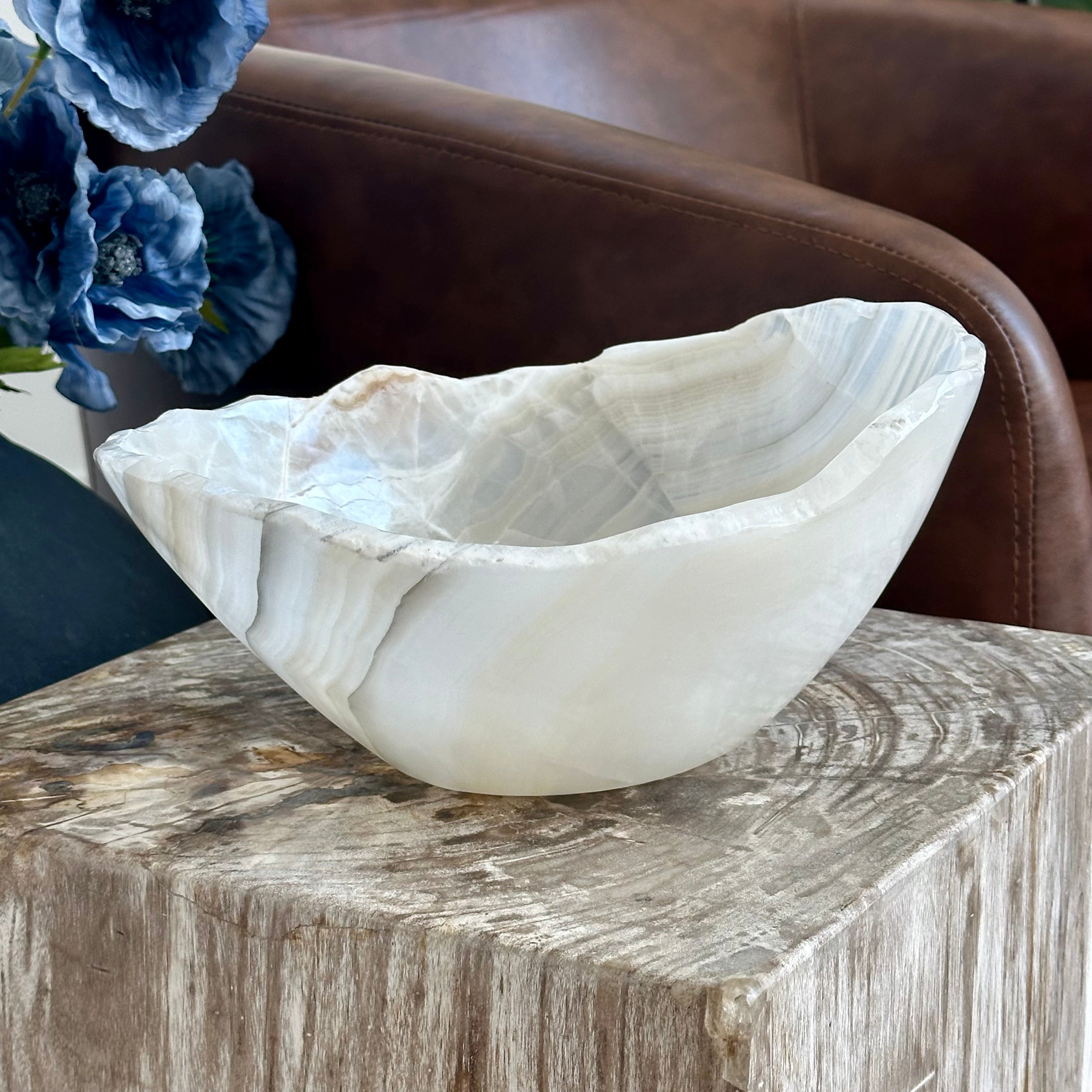 White & Beige Onyx Bowl – Hand-Carved Natural Stone Elegance