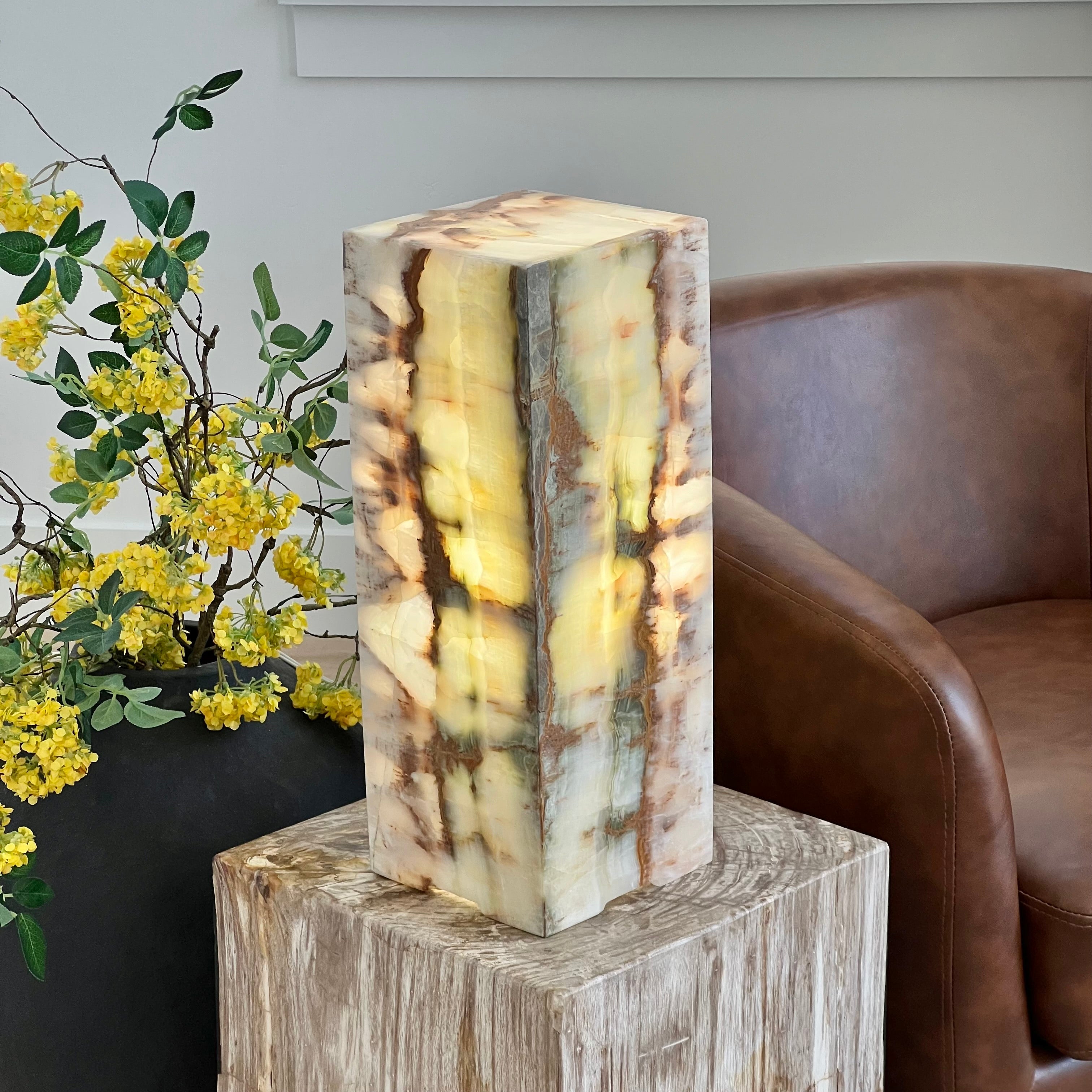 Hand-Carved Onyx Table Lamp – Earthy Elegance with a Natural Glow